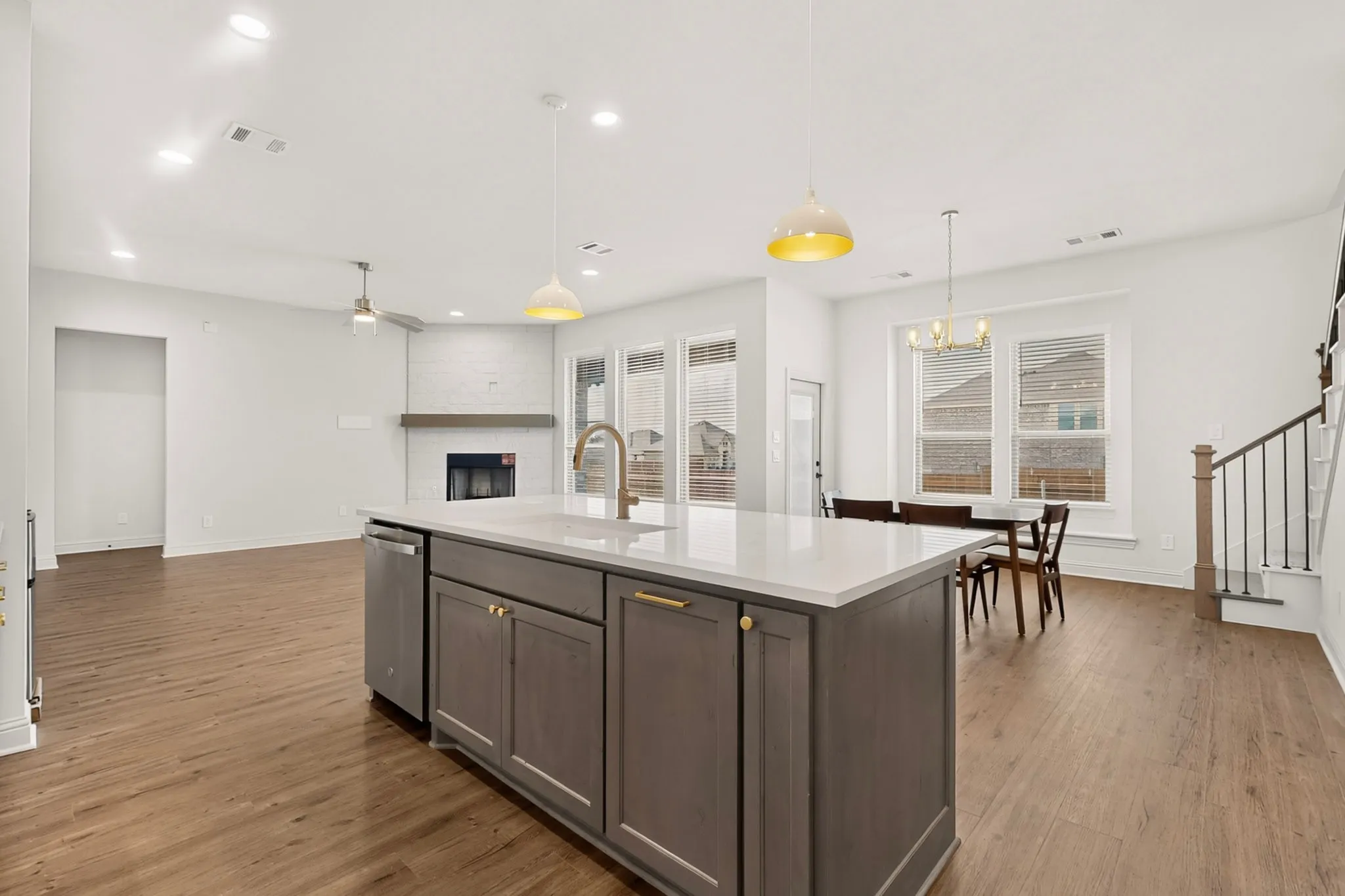 Single Family Residence For Rent in Ellis County , 814 Lakewood Circle, Midlothian, Texas 76065, 4 Bedroom, 3 Bathroom, 2 Garage spaces, 2,800 Sqft, built in 2026, mls#21343658, Real Estate Agent in Midlothian, Homes For Rent in Ellis county, Homes For Rent in Midlothian, Realtor in Midlothian Texas, Real Estate Brokerage Independent Realty Texas, Luminita Cordes Realtor