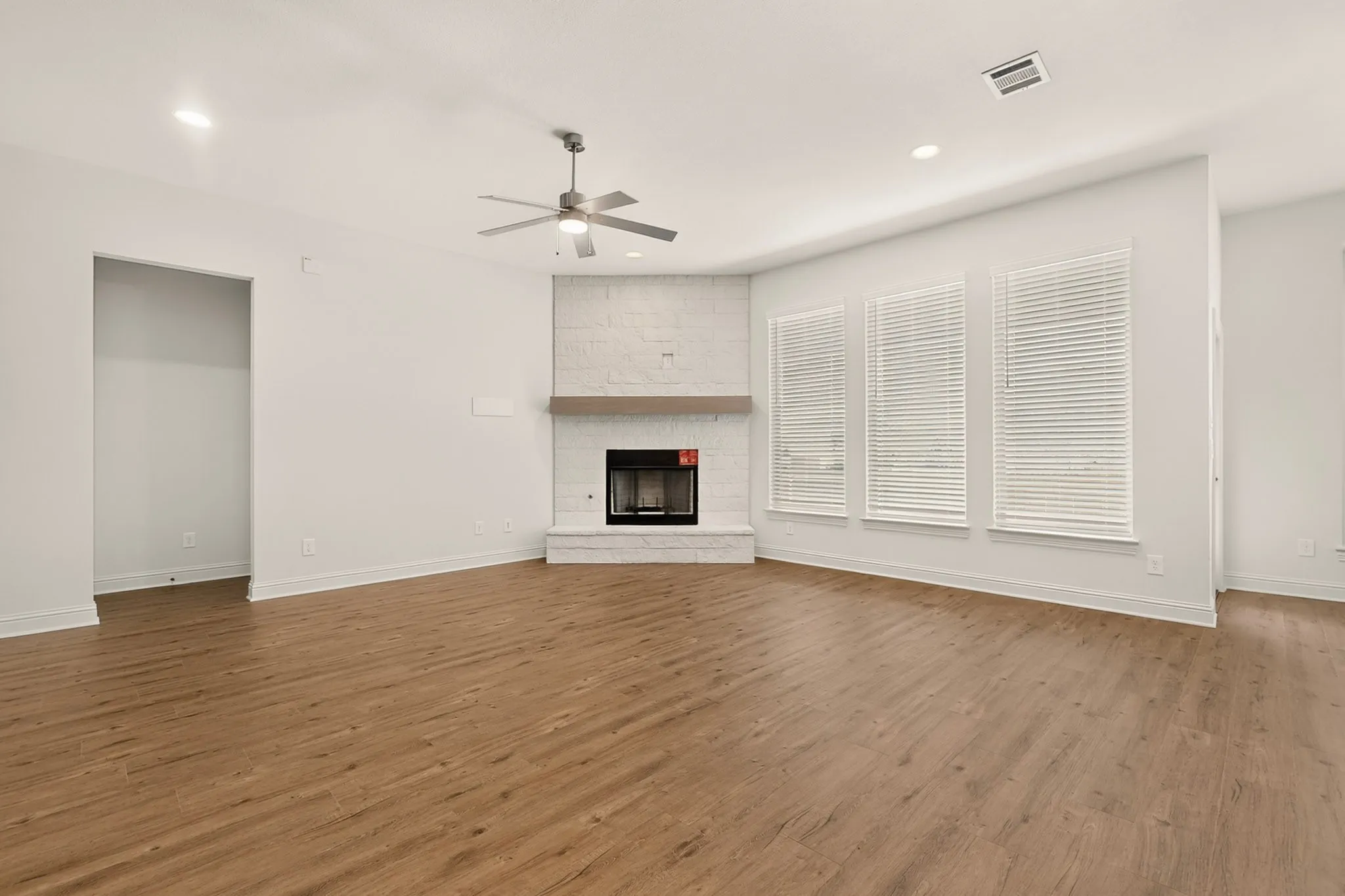 Single Family Residence For Rent in Ellis County , 814 Lakewood Circle, Midlothian, Texas 76065, 4 Bedroom, 3 Bathroom, 2 Garage spaces, 2,800 Sqft, built in 2026, mls#21343658, Real Estate Agent in Midlothian, Homes For Rent in Ellis county, Homes For Rent in Midlothian, Realtor in Midlothian Texas, Real Estate Brokerage Independent Realty Texas, Luminita Cordes Realtor