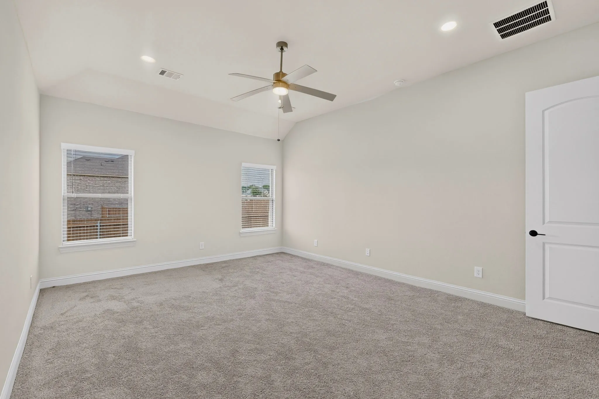 Single Family Residence For Rent in Ellis County , 814 Lakewood Circle, Midlothian, Texas 76065, 4 Bedroom, 3 Bathroom, 2 Garage spaces, 2,800 Sqft, built in 2026, mls#21343658, Real Estate Agent in Midlothian, Homes For Rent in Ellis county, Homes For Rent in Midlothian, Realtor in Midlothian Texas, Real Estate Brokerage Independent Realty Texas, Luminita Cordes Realtor