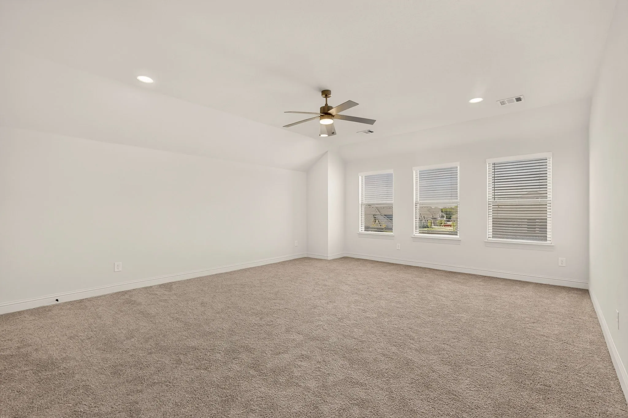 Single Family Residence For Rent in Ellis County , 814 Lakewood Circle, Midlothian, Texas 76065, 4 Bedroom, 3 Bathroom, 2 Garage spaces, 2,800 Sqft, built in 2026, mls#21343658, Real Estate Agent in Midlothian, Homes For Rent in Ellis county, Homes For Rent in Midlothian, Realtor in Midlothian Texas, Real Estate Brokerage Independent Realty Texas, Luminita Cordes Realtor