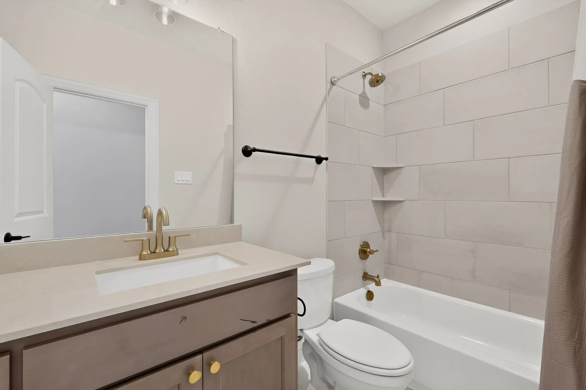 Single Family Residence For Rent in Ellis County , 814 Lakewood Circle, Midlothian, Texas 76065, 4 Bedroom, 3 Bathroom, 2 Garage spaces, 2,800 Sqft, built in 2026, mls#21343658, Real Estate Agent in Midlothian, Homes For Rent in Ellis county, Homes For Rent in Midlothian, Realtor in Midlothian Texas, Real Estate Brokerage Independent Realty Texas, Luminita Cordes Realtor