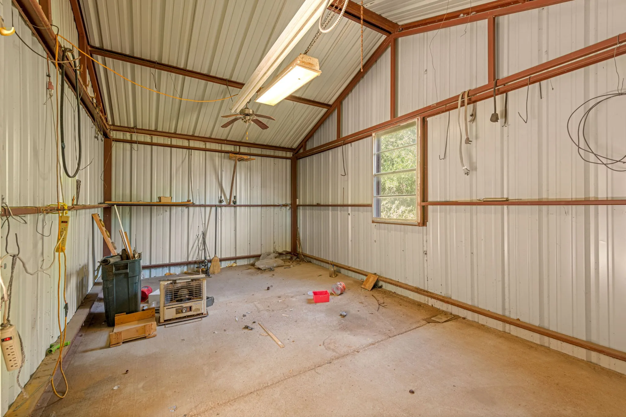 Single Family Residence For Sale in Callahan County , 8852 Fm 603, Clyde, Texas 79510, 3 Bedroom, 2 Bathroom, 2 Garage spaces, 1,956 Sqft, built in 2008, mls#21330847, Real Estate Agent in Clyde, Homes For Sale in Callahan county, Homes For Sale in Clyde, Realtor in Clyde Texas, Real Estate Brokerage Independent Realty Texas, Luminita Cordes Realtor