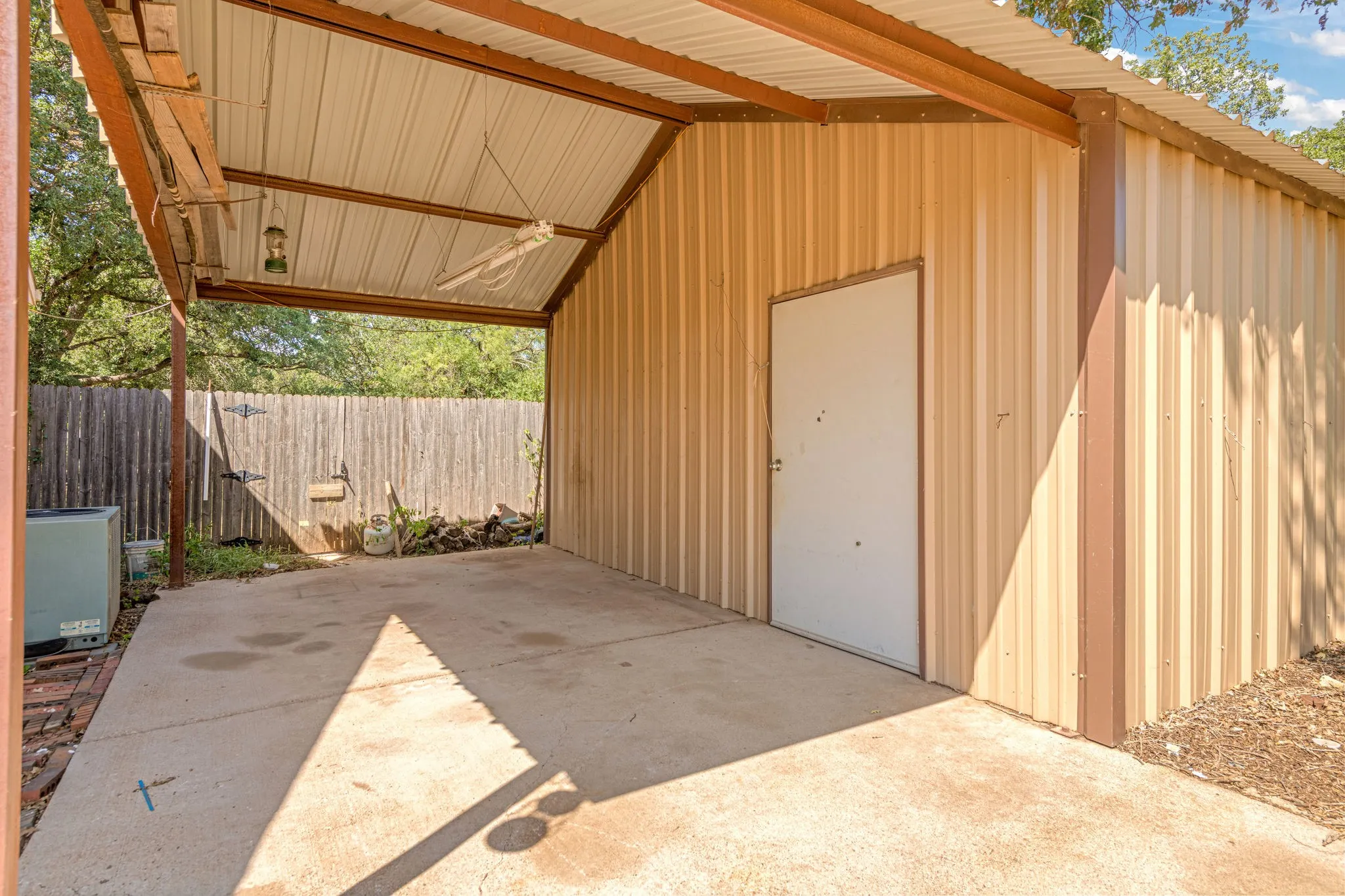 Single Family Residence For Sale in Callahan County , 8852 Fm 603, Clyde, Texas 79510, 3 Bedroom, 2 Bathroom, 2 Garage spaces, 1,956 Sqft, built in 2008, mls#21330847, Real Estate Agent in Clyde, Homes For Sale in Callahan county, Homes For Sale in Clyde, Realtor in Clyde Texas, Real Estate Brokerage Independent Realty Texas, Luminita Cordes Realtor