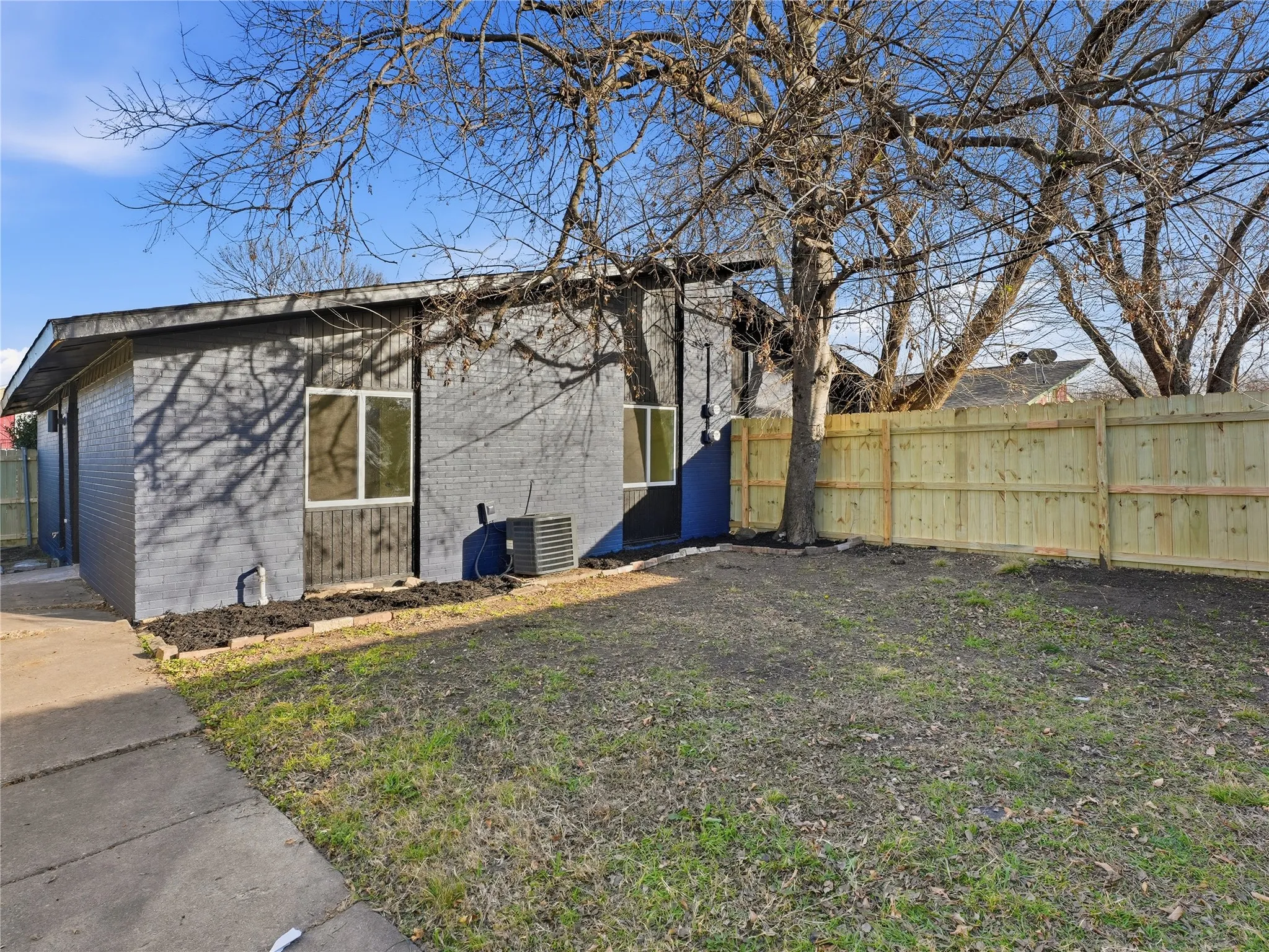 Duplex For Rent in Collin County , 1721 R Avenue 1723, Plano, Texas 75074, 2 Bedroom, 2 Bathroom, Garage spaces, 901 Sqft, built in 1963, mls#21347987, Real Estate Agent in Plano, Homes For Rent in Collin county, Homes For Rent in Plano, Realtor in Plano Texas, Real Estate Brokerage Independent Realty Texas, Luminita Cordes Realtor