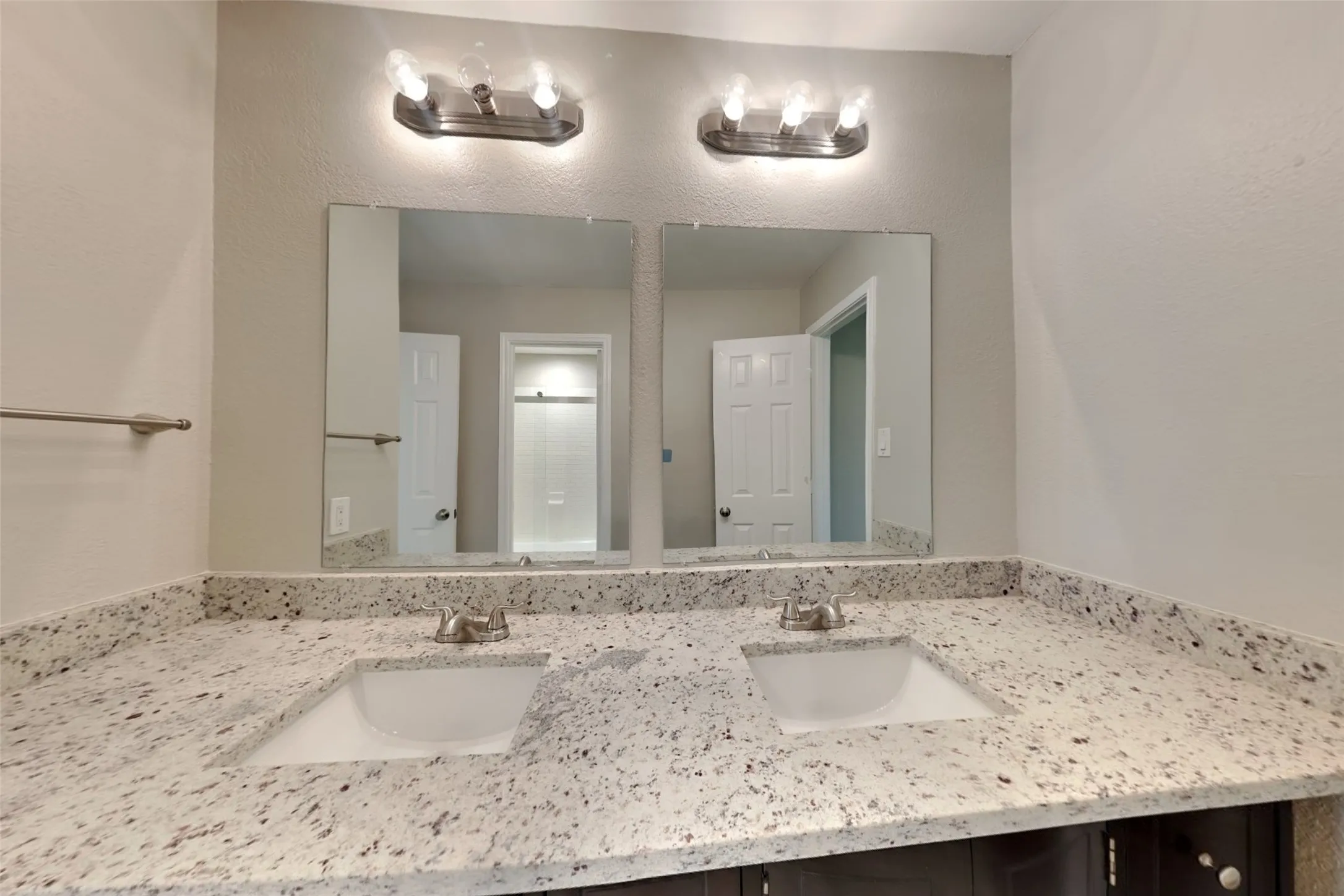 Single Family Residence For Rent in Denton County , 3006 Sierra Drive, Carrollton, Texas 75007, 3 Bedroom, 2 Bathroom, 2 Garage spaces, 1,920 Sqft, built in 1986, mls#21348185, Real Estate Agent in Carrollton, Homes For Rent in Denton county, Homes For Rent in Carrollton, Realtor in Carrollton Texas, Real Estate Brokerage Independent Realty Texas, Luminita Cordes Realtor