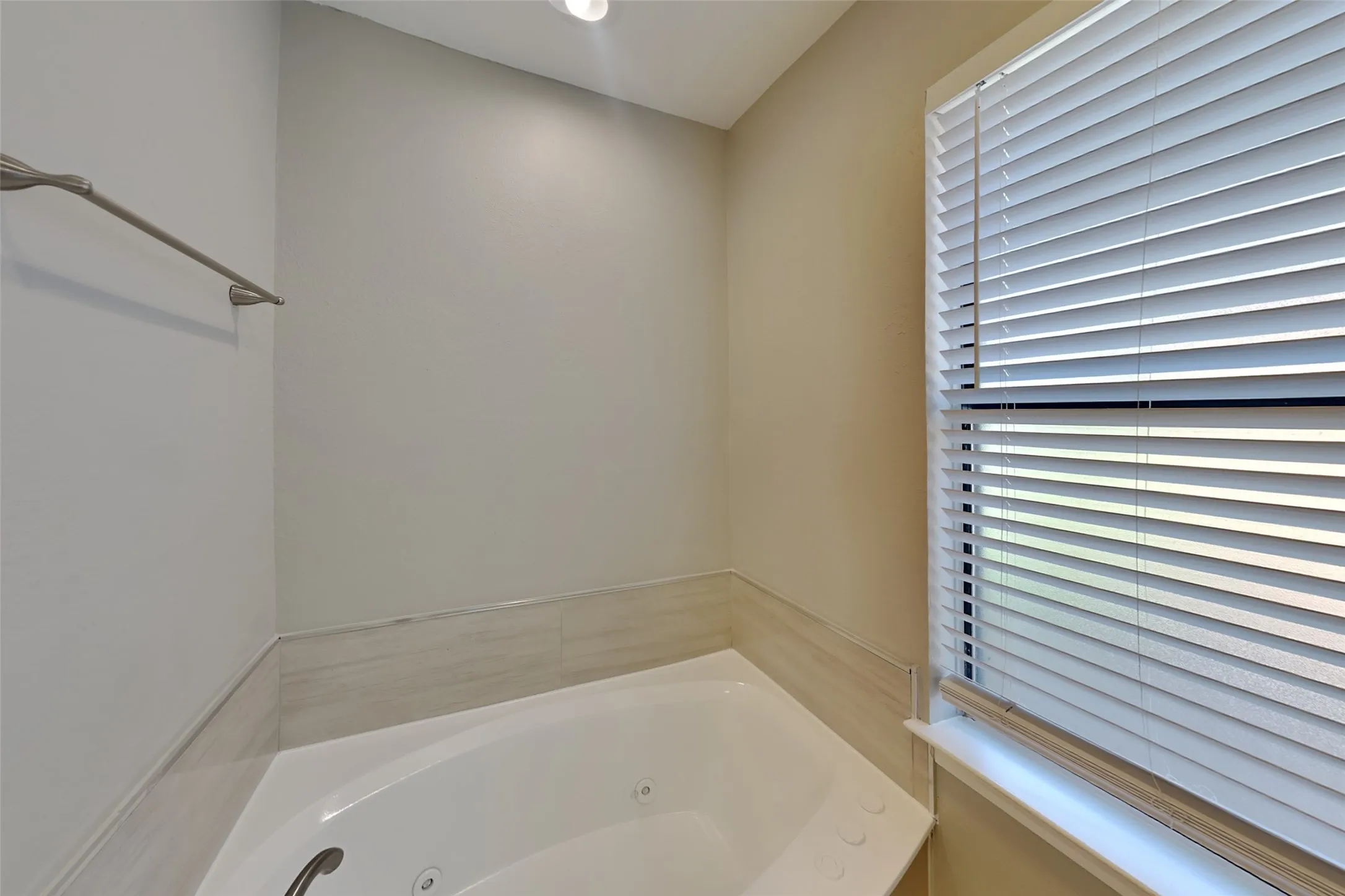 Single Family Residence For Rent in Denton County , 3006 Sierra Drive, Carrollton, Texas 75007, 3 Bedroom, 2 Bathroom, 2 Garage spaces, 1,920 Sqft, built in 1986, mls#21348185, Real Estate Agent in Carrollton, Homes For Rent in Denton county, Homes For Rent in Carrollton, Realtor in Carrollton Texas, Real Estate Brokerage Independent Realty Texas, Luminita Cordes Realtor