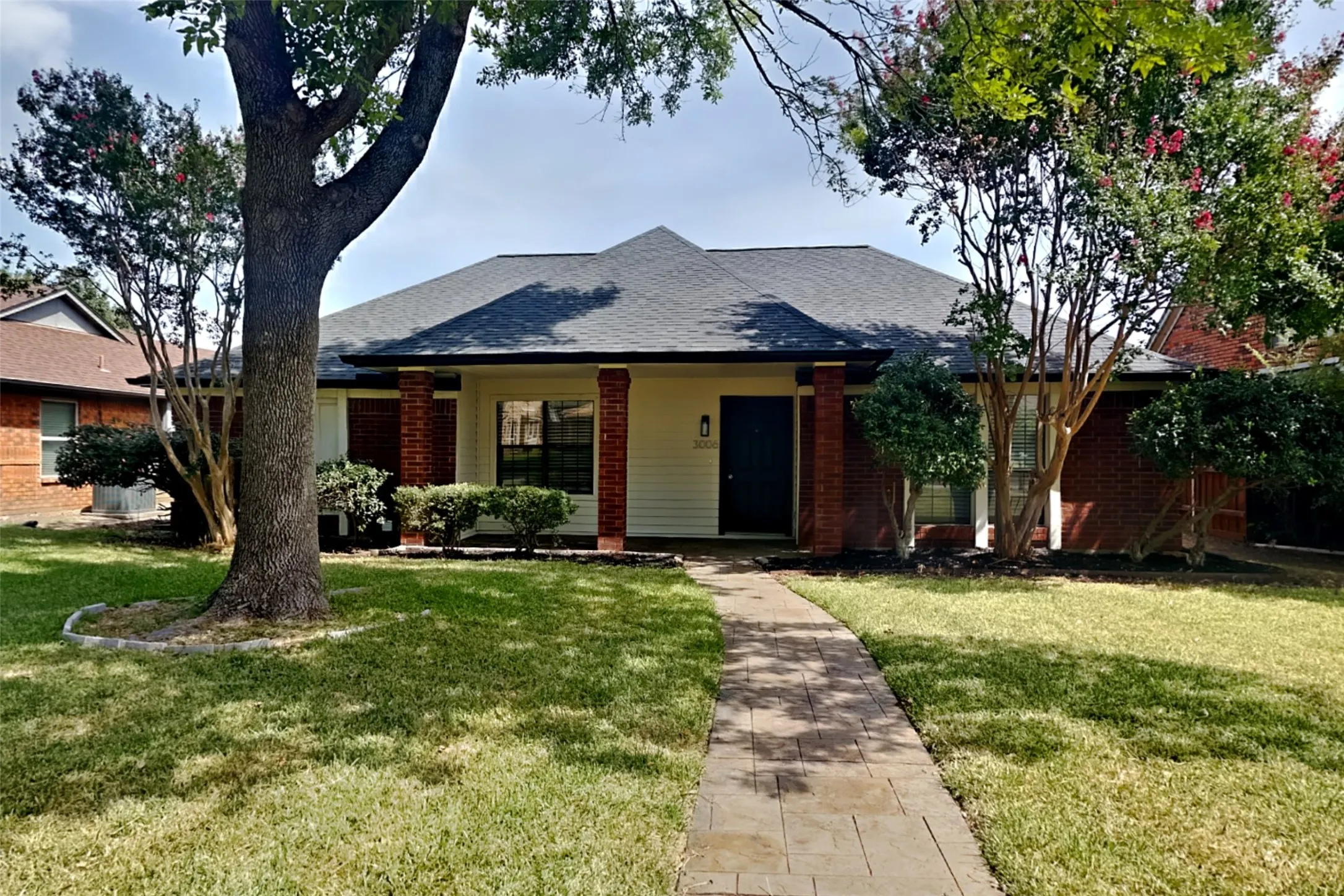 Single Family Residence For Rent in Denton County , 3006 Sierra Drive, Carrollton, Texas 75007, 3 Bedroom, 2 Bathroom, 2 Garage spaces, 1,920 Sqft, built in 1986, mls#21348185, Real Estate Agent in Carrollton, Homes For Rent in Denton county, Homes For Rent in Carrollton, Realtor in Carrollton Texas, Real Estate Brokerage Independent Realty Texas, Luminita Cordes Realtor