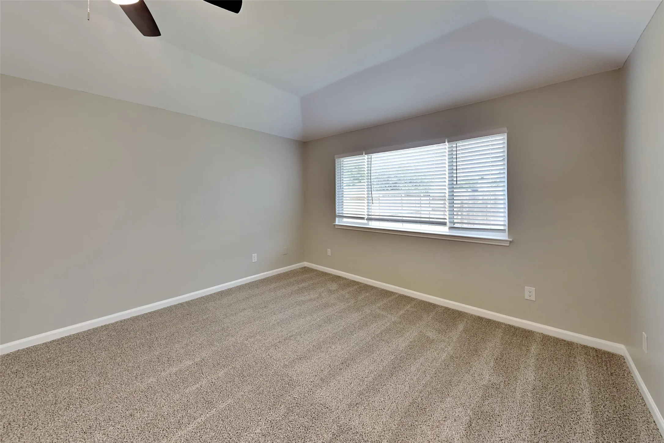 Single Family Residence For Rent in Denton County , 3006 Sierra Drive, Carrollton, Texas 75007, 3 Bedroom, 2 Bathroom, 2 Garage spaces, 1,920 Sqft, built in 1986, mls#21348185, Real Estate Agent in Carrollton, Homes For Rent in Denton county, Homes For Rent in Carrollton, Realtor in Carrollton Texas, Real Estate Brokerage Independent Realty Texas, Luminita Cordes Realtor