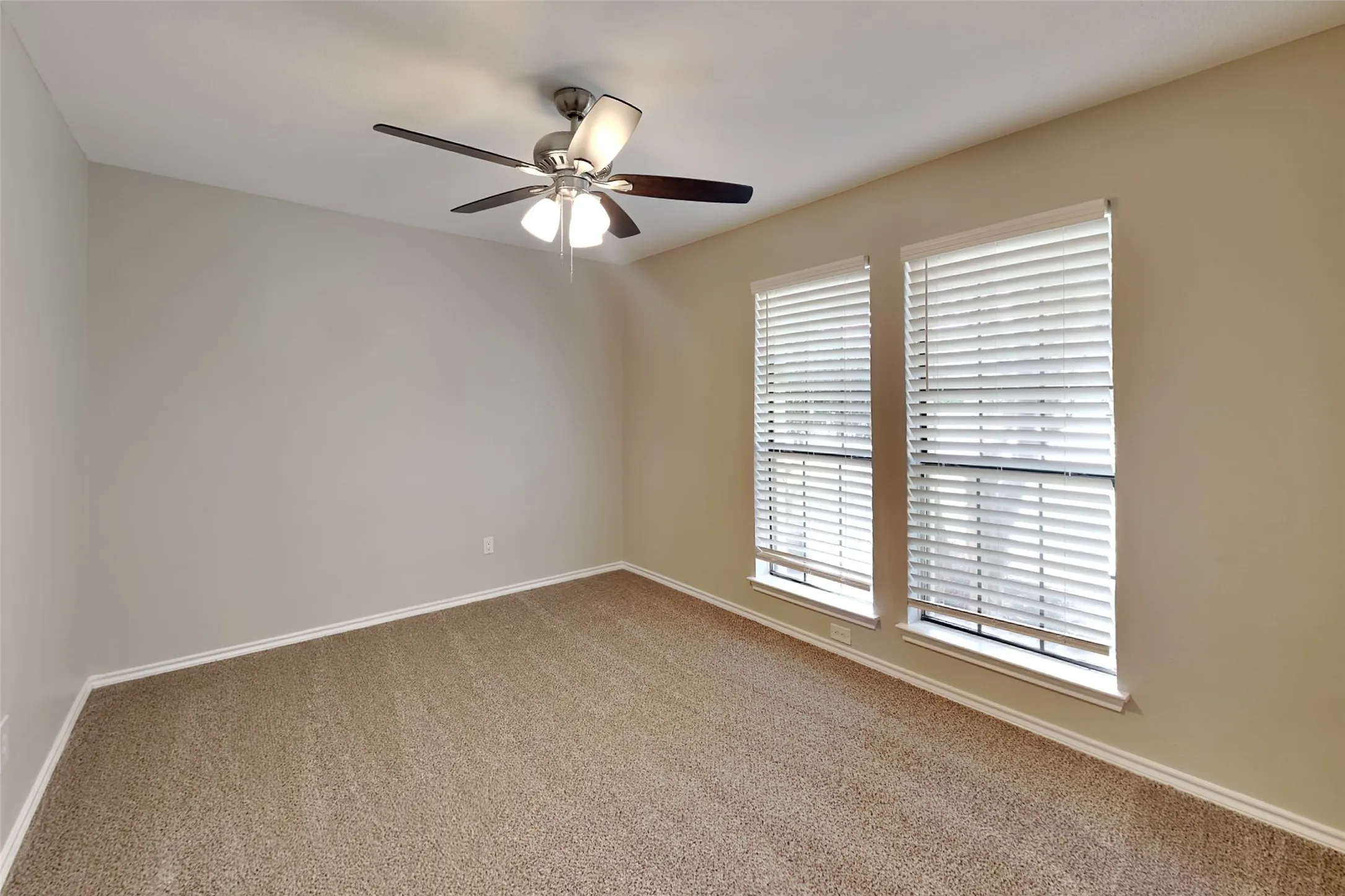 Single Family Residence For Rent in Denton County , 3006 Sierra Drive, Carrollton, Texas 75007, 3 Bedroom, 2 Bathroom, 2 Garage spaces, 1,920 Sqft, built in 1986, mls#21348185, Real Estate Agent in Carrollton, Homes For Rent in Denton county, Homes For Rent in Carrollton, Realtor in Carrollton Texas, Real Estate Brokerage Independent Realty Texas, Luminita Cordes Realtor