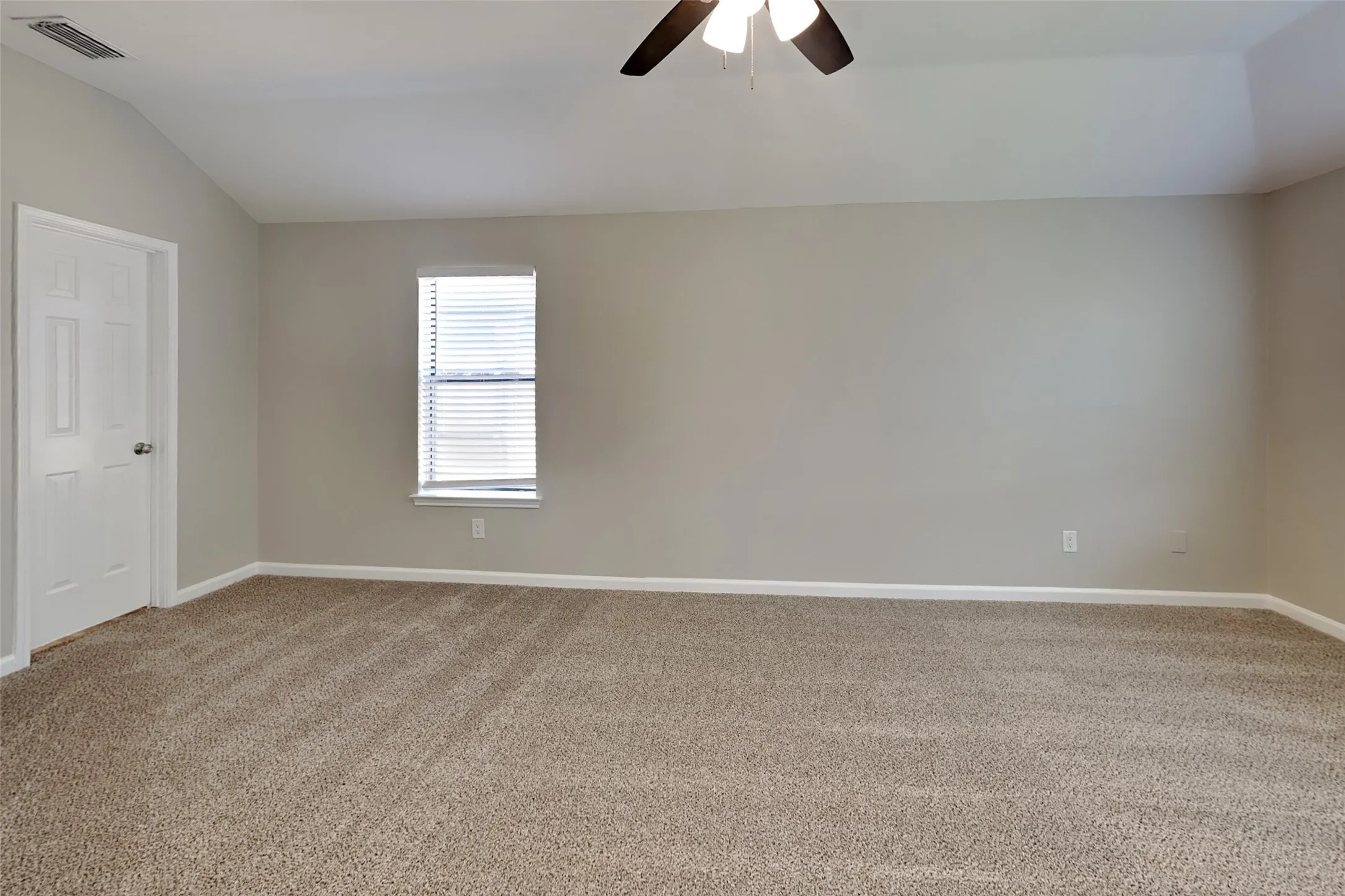 Single Family Residence For Rent in Denton County , 3006 Sierra Drive, Carrollton, Texas 75007, 3 Bedroom, 2 Bathroom, 2 Garage spaces, 1,920 Sqft, built in 1986, mls#21348185, Real Estate Agent in Carrollton, Homes For Rent in Denton county, Homes For Rent in Carrollton, Realtor in Carrollton Texas, Real Estate Brokerage Independent Realty Texas, Luminita Cordes Realtor