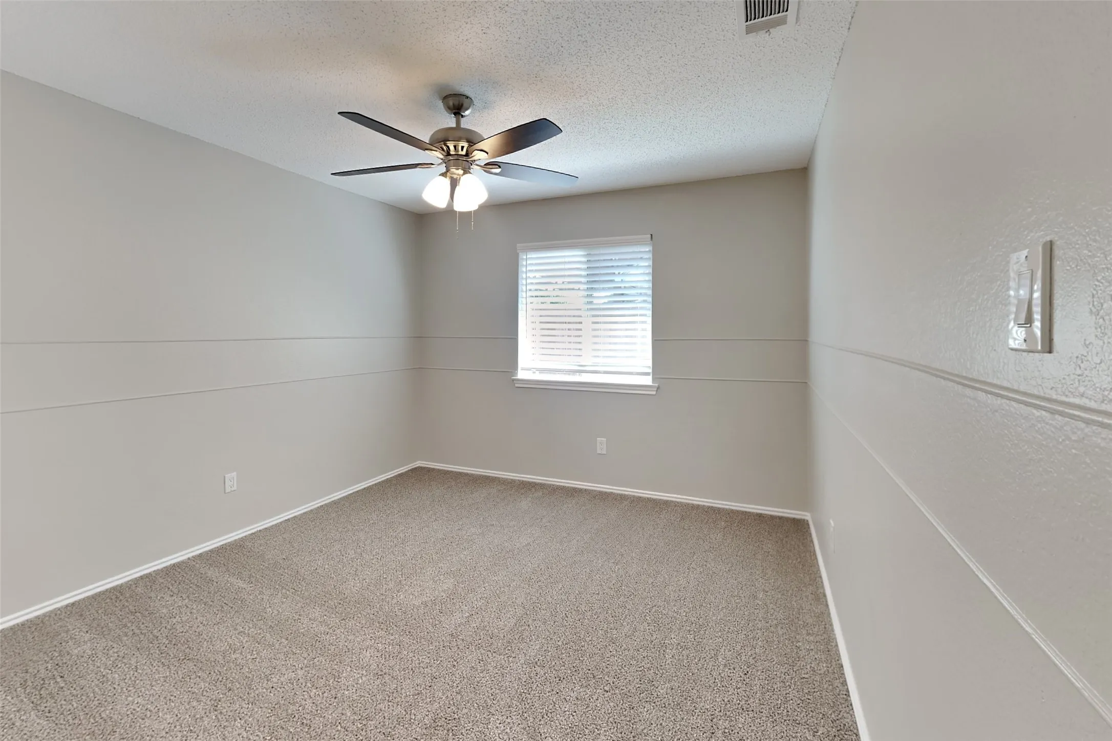 Single Family Residence For Rent in Denton County , 3006 Sierra Drive, Carrollton, Texas 75007, 3 Bedroom, 2 Bathroom, 2 Garage spaces, 1,920 Sqft, built in 1986, mls#21348185, Real Estate Agent in Carrollton, Homes For Rent in Denton county, Homes For Rent in Carrollton, Realtor in Carrollton Texas, Real Estate Brokerage Independent Realty Texas, Luminita Cordes Realtor