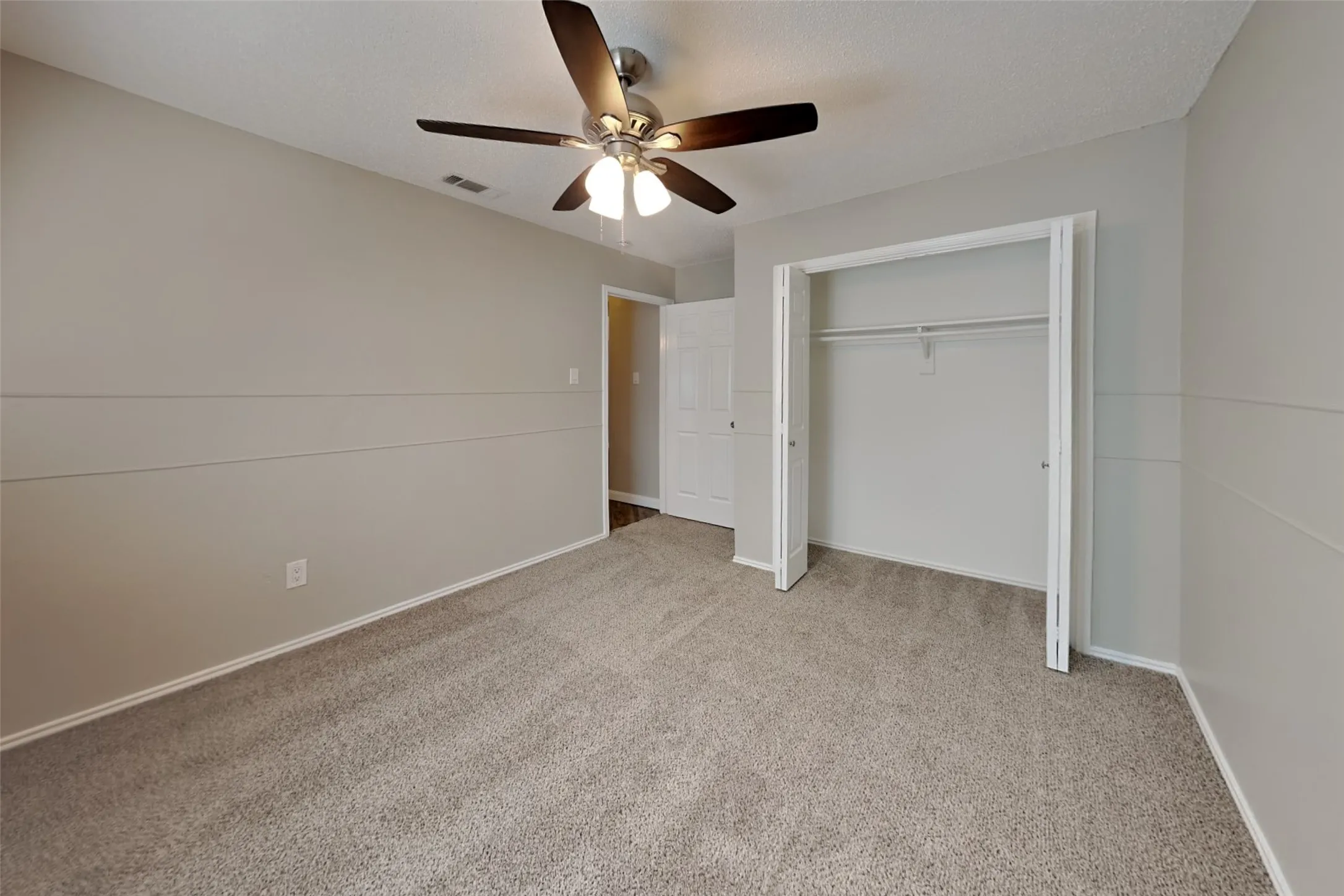 Single Family Residence For Rent in Denton County , 3006 Sierra Drive, Carrollton, Texas 75007, 3 Bedroom, 2 Bathroom, 2 Garage spaces, 1,920 Sqft, built in 1986, mls#21348185, Real Estate Agent in Carrollton, Homes For Rent in Denton county, Homes For Rent in Carrollton, Realtor in Carrollton Texas, Real Estate Brokerage Independent Realty Texas, Luminita Cordes Realtor