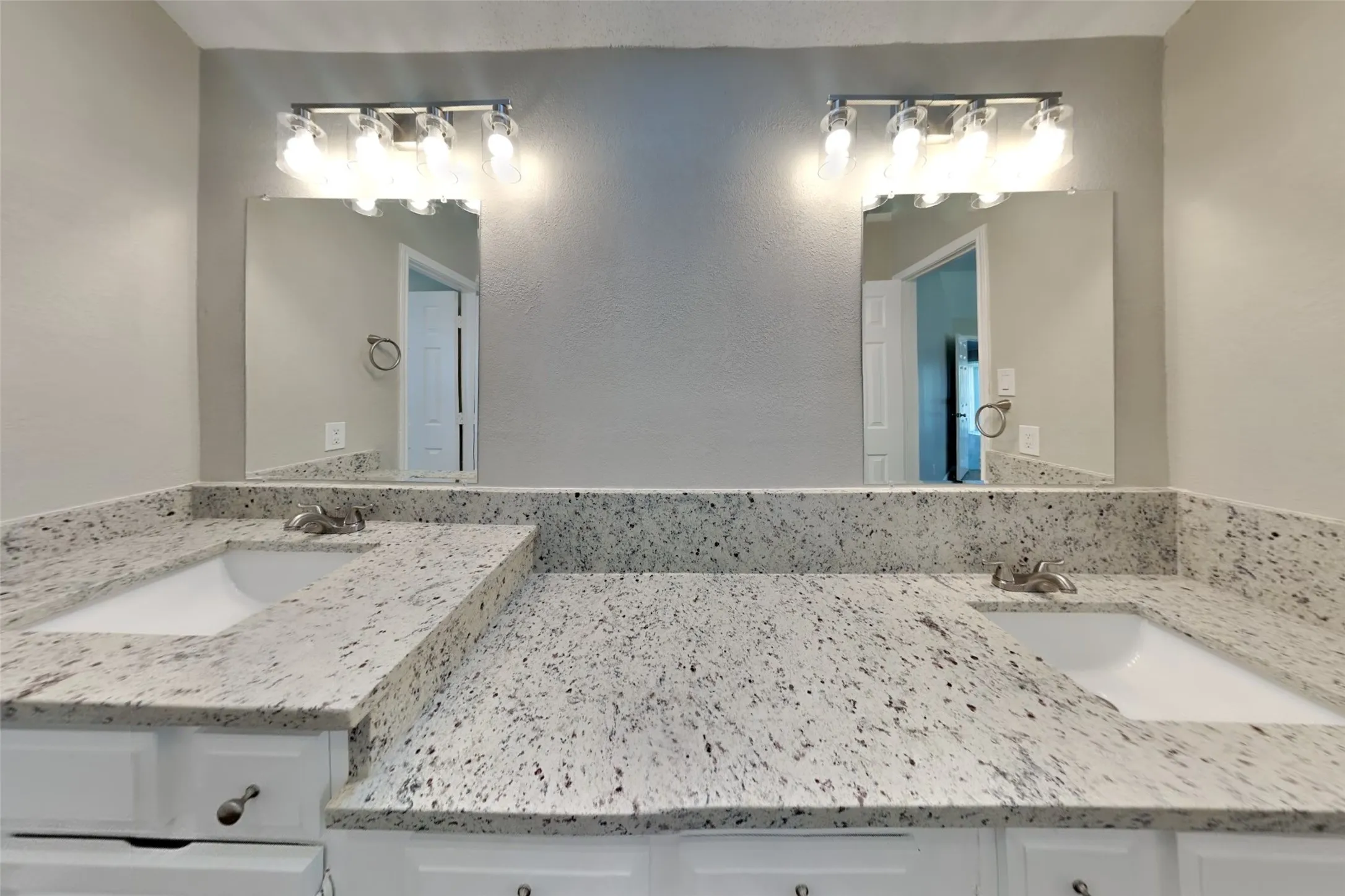 Single Family Residence For Rent in Denton County , 3006 Sierra Drive, Carrollton, Texas 75007, 3 Bedroom, 2 Bathroom, 2 Garage spaces, 1,920 Sqft, built in 1986, mls#21348185, Real Estate Agent in Carrollton, Homes For Rent in Denton county, Homes For Rent in Carrollton, Realtor in Carrollton Texas, Real Estate Brokerage Independent Realty Texas, Luminita Cordes Realtor