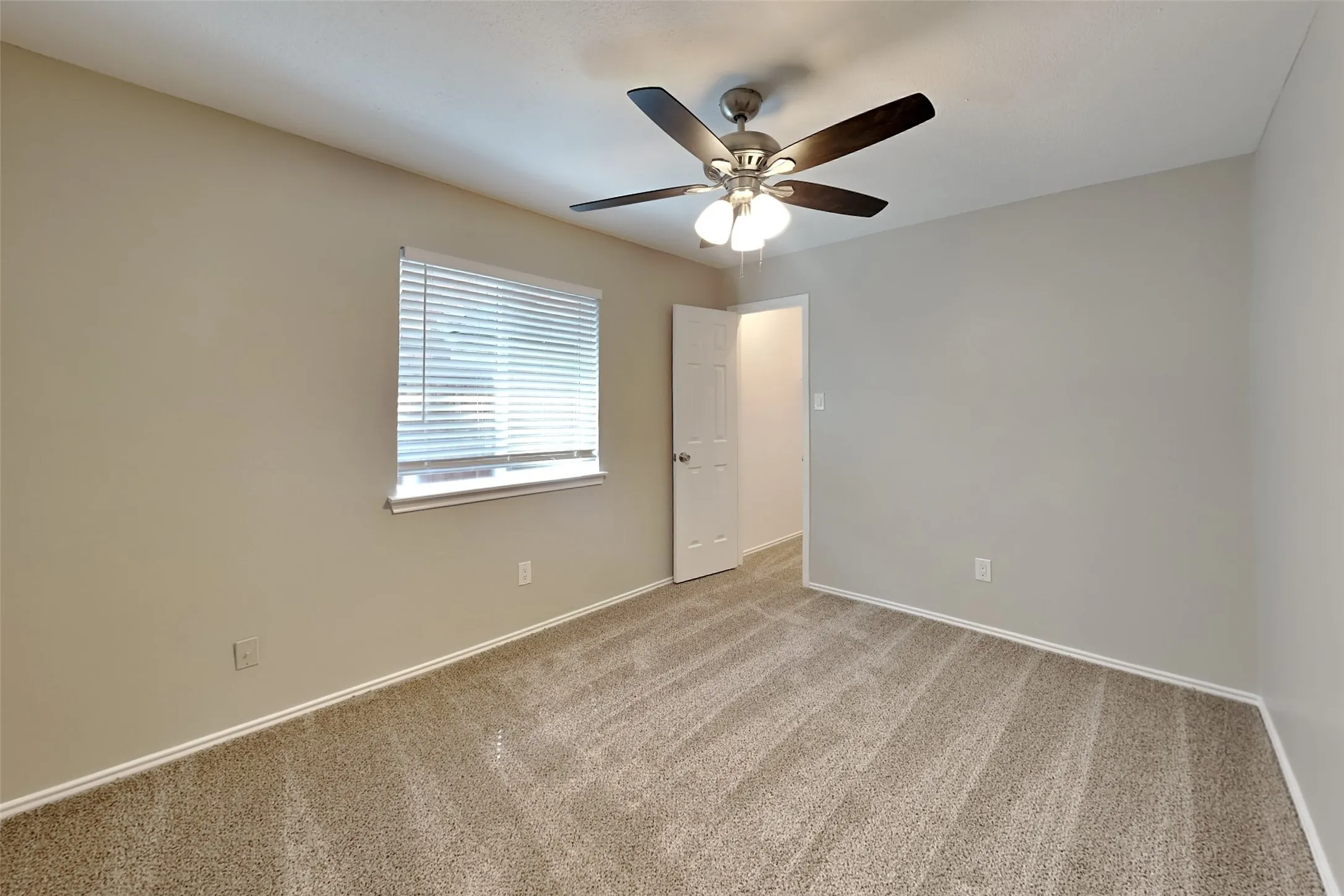 Single Family Residence For Rent in Denton County , 3006 Sierra Drive, Carrollton, Texas 75007, 3 Bedroom, 2 Bathroom, 2 Garage spaces, 1,920 Sqft, built in 1986, mls#21348185, Real Estate Agent in Carrollton, Homes For Rent in Denton county, Homes For Rent in Carrollton, Realtor in Carrollton Texas, Real Estate Brokerage Independent Realty Texas, Luminita Cordes Realtor