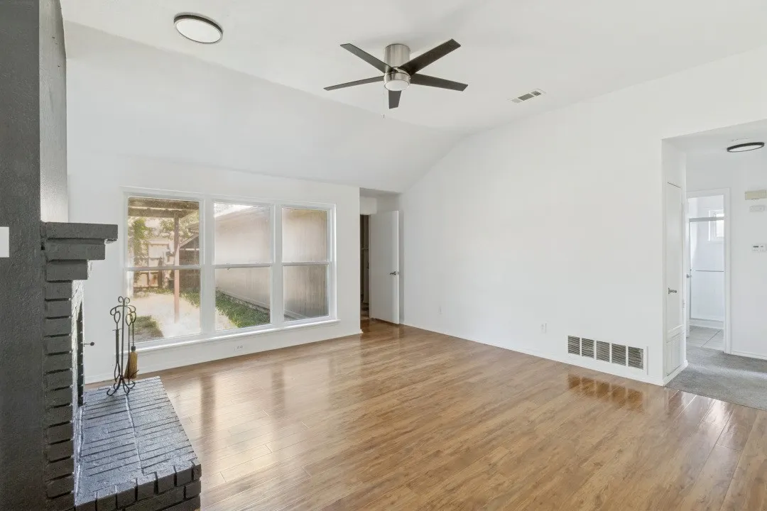 Single Family Residence For Rent in Dallas County , 2218 Fuqua Road, Rowlett, Texas 75088, 4 Bedroom, 2 Bathroom, Garage spaces, 1,705 Sqft, built in 1986, mls#21348193, Real Estate Agent in Rowlett, Homes For Rent in Dallas county, Homes For Rent in Rowlett, Realtor in Rowlett Texas, Real Estate Brokerage Independent Realty Texas, Luminita Cordes Realtor
