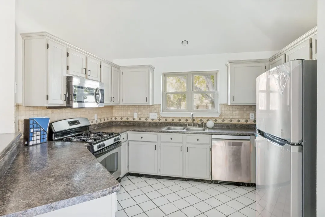 Single Family Residence For Rent in Dallas County , 2218 Fuqua Road, Rowlett, Texas 75088, 4 Bedroom, 2 Bathroom, Garage spaces, 1,705 Sqft, built in 1986, mls#21348193, Real Estate Agent in Rowlett, Homes For Rent in Dallas county, Homes For Rent in Rowlett, Realtor in Rowlett Texas, Real Estate Brokerage Independent Realty Texas, Luminita Cordes Realtor