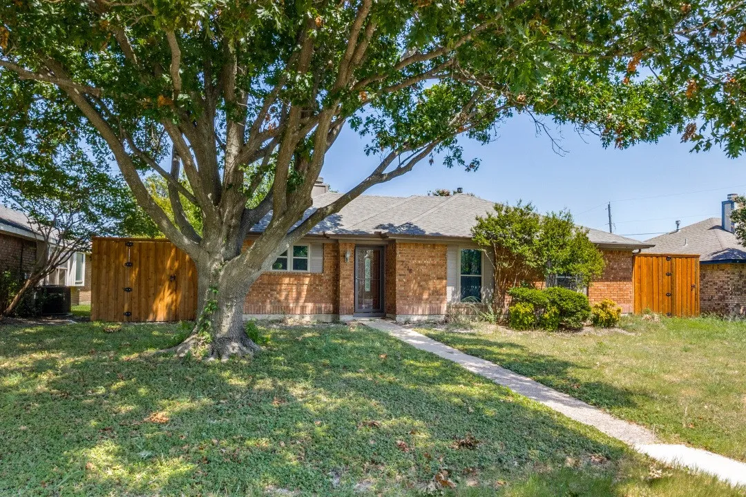 Single Family Residence For Rent in Dallas County , 2218 Fuqua Road, Rowlett, Texas 75088, 4 Bedroom, 2 Bathroom, Garage spaces, 1,705 Sqft, built in 1986, mls#21348193, Real Estate Agent in Rowlett, Homes For Rent in Dallas county, Homes For Rent in Rowlett, Realtor in Rowlett Texas, Real Estate Brokerage Independent Realty Texas, Luminita Cordes Realtor