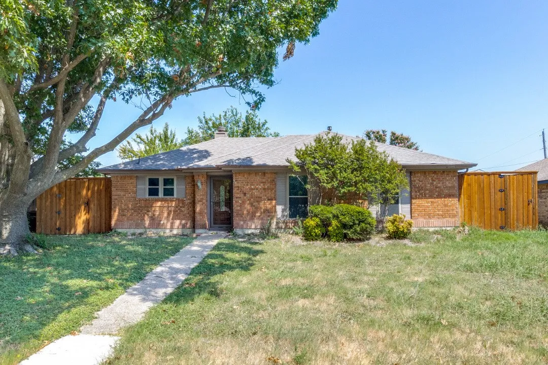 Single Family Residence For Rent in Dallas County , 2218 Fuqua Road, Rowlett, Texas 75088, 4 Bedroom, 2 Bathroom, Garage spaces, 1,705 Sqft, built in 1986, mls#21348193, Real Estate Agent in Rowlett, Homes For Rent in Dallas county, Homes For Rent in Rowlett, Realtor in Rowlett Texas, Real Estate Brokerage Independent Realty Texas, Luminita Cordes Realtor