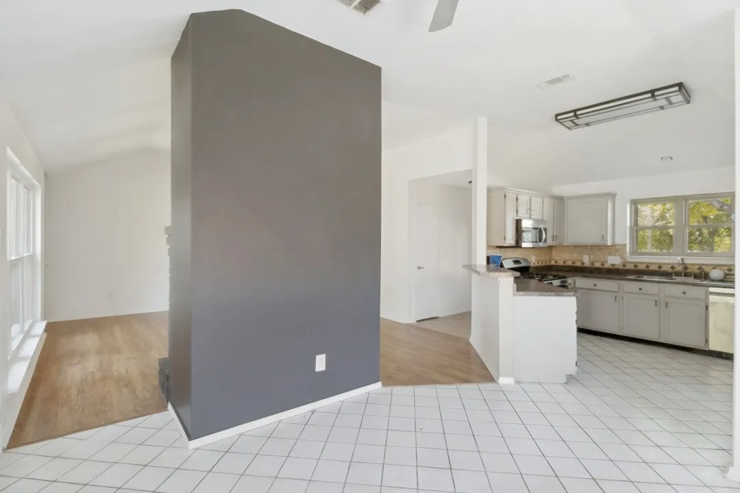 Single Family Residence For Rent in Dallas County , 2218 Fuqua Road, Rowlett, Texas 75088, 4 Bedroom, 2 Bathroom, Garage spaces, 1,705 Sqft, built in 1986, mls#21348193, Real Estate Agent in Rowlett, Homes For Rent in Dallas county, Homes For Rent in Rowlett, Realtor in Rowlett Texas, Real Estate Brokerage Independent Realty Texas, Luminita Cordes Realtor