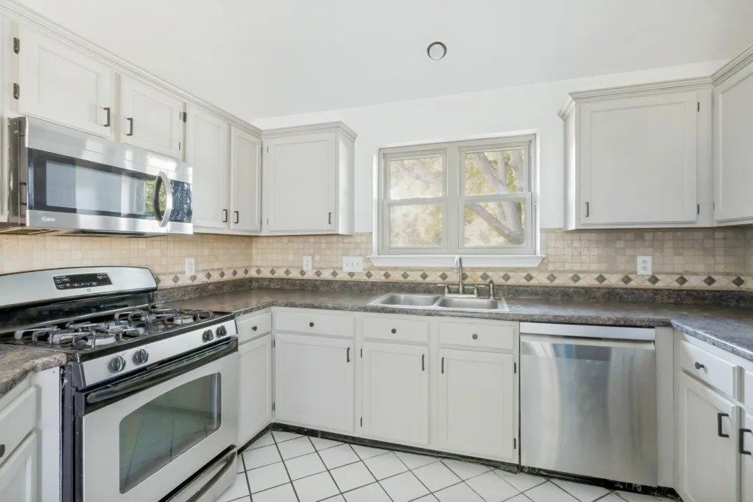Single Family Residence For Rent in Dallas County , 2218 Fuqua Road, Rowlett, Texas 75088, 4 Bedroom, 2 Bathroom, Garage spaces, 1,705 Sqft, built in 1986, mls#21348193, Real Estate Agent in Rowlett, Homes For Rent in Dallas county, Homes For Rent in Rowlett, Realtor in Rowlett Texas, Real Estate Brokerage Independent Realty Texas, Luminita Cordes Realtor