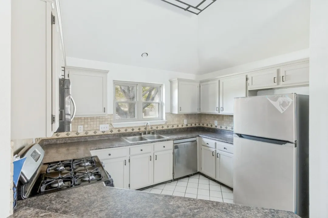 Single Family Residence For Rent in Dallas County , 2218 Fuqua Road, Rowlett, Texas 75088, 4 Bedroom, 2 Bathroom, Garage spaces, 1,705 Sqft, built in 1986, mls#21348193, Real Estate Agent in Rowlett, Homes For Rent in Dallas county, Homes For Rent in Rowlett, Realtor in Rowlett Texas, Real Estate Brokerage Independent Realty Texas, Luminita Cordes Realtor