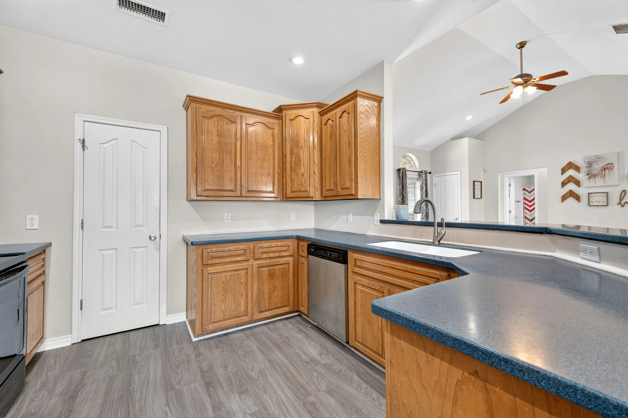 Single Family Residence For Sale in Callahan County , 431 Greenside, Baird, Texas 79504, 4 Bedroom, 2 Bathroom, 2 Garage spaces, 1,688 Sqft, built in 2006, mls#21330813, Real Estate Agent in Baird, Homes For Sale in Callahan county, Homes For Sale in Baird, Realtor in Baird Texas, Real Estate Brokerage Independent Realty Texas, Luminita Cordes Realtor