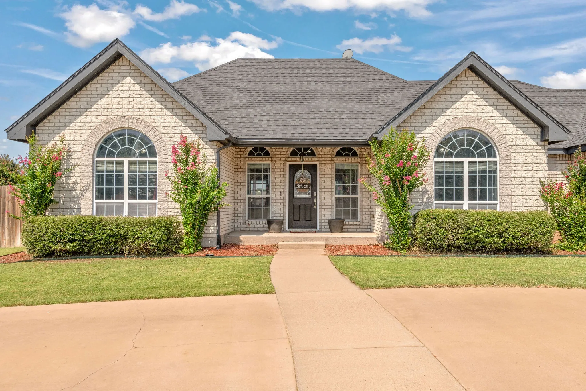 Single Family Residence For Sale in Callahan County , 431 Greenside, Baird, Texas 79504, 4 Bedroom, 2 Bathroom, 2 Garage spaces, 1,688 Sqft, built in 2006, mls#21330813, Real Estate Agent in Baird, Homes For Sale in Callahan county, Homes For Sale in Baird, Realtor in Baird Texas, Real Estate Brokerage Independent Realty Texas, Luminita Cordes Realtor