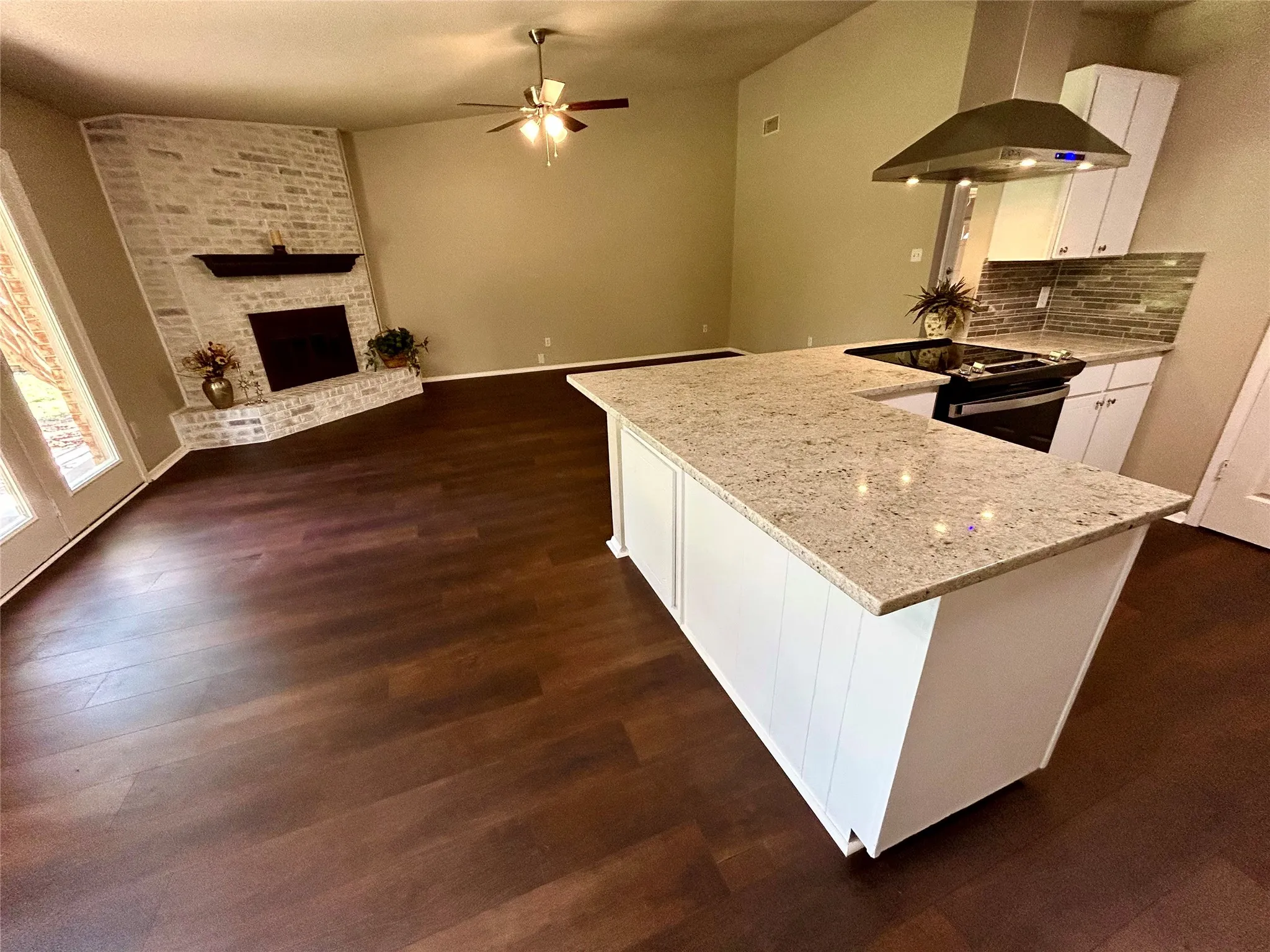 Single Family Residence For Sale in Tarrant County , 6933 Wicks Trail, Fort Worth, Texas 76133, 4 Bedroom, 2 Bathroom, 2 Garage spaces, 1,714 Sqft, built in 1982, mls#21347963, Real Estate Agent in Fort Worth, Homes For Sale in Tarrant county, Homes For Sale in Fort Worth, Realtor in Fort Worth Texas, Real Estate Brokerage Independent Realty Texas, Luminita Cordes Realtor