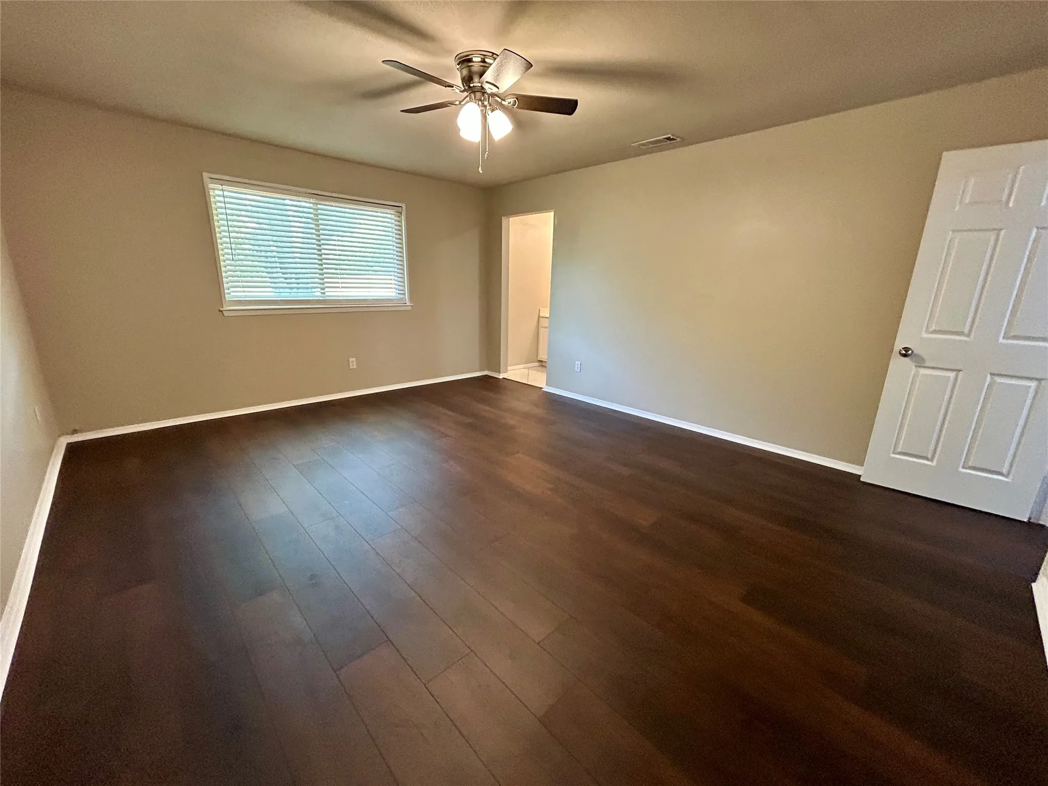 Single Family Residence For Sale in Tarrant County , 6933 Wicks Trail, Fort Worth, Texas 76133, 4 Bedroom, 2 Bathroom, 2 Garage spaces, 1,714 Sqft, built in 1982, mls#21347963, Real Estate Agent in Fort Worth, Homes For Sale in Tarrant county, Homes For Sale in Fort Worth, Realtor in Fort Worth Texas, Real Estate Brokerage Independent Realty Texas, Luminita Cordes Realtor