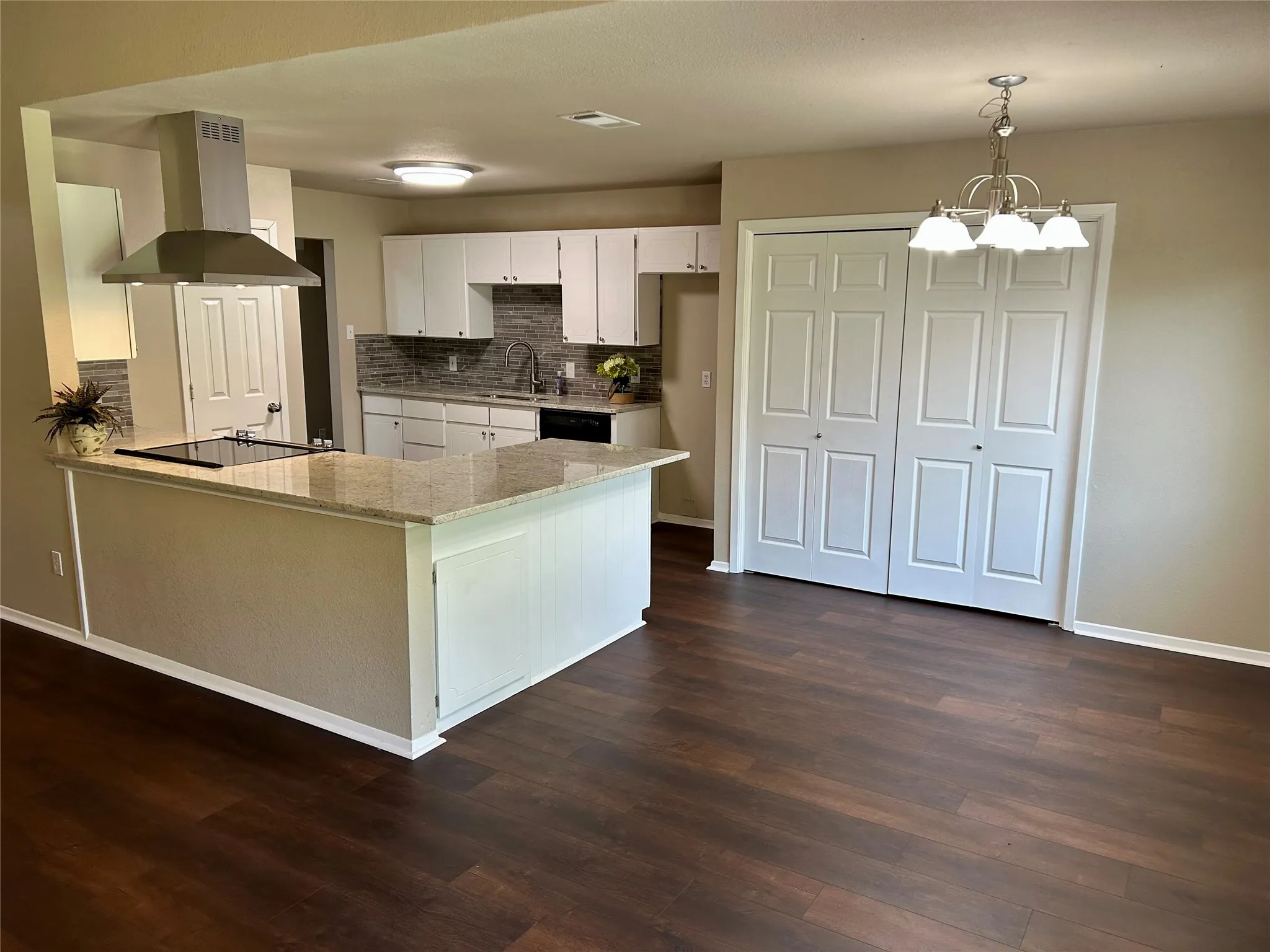Single Family Residence For Sale in Tarrant County , 6933 Wicks Trail, Fort Worth, Texas 76133, 4 Bedroom, 2 Bathroom, 2 Garage spaces, 1,714 Sqft, built in 1982, mls#21347963, Real Estate Agent in Fort Worth, Homes For Sale in Tarrant county, Homes For Sale in Fort Worth, Realtor in Fort Worth Texas, Real Estate Brokerage Independent Realty Texas, Luminita Cordes Realtor