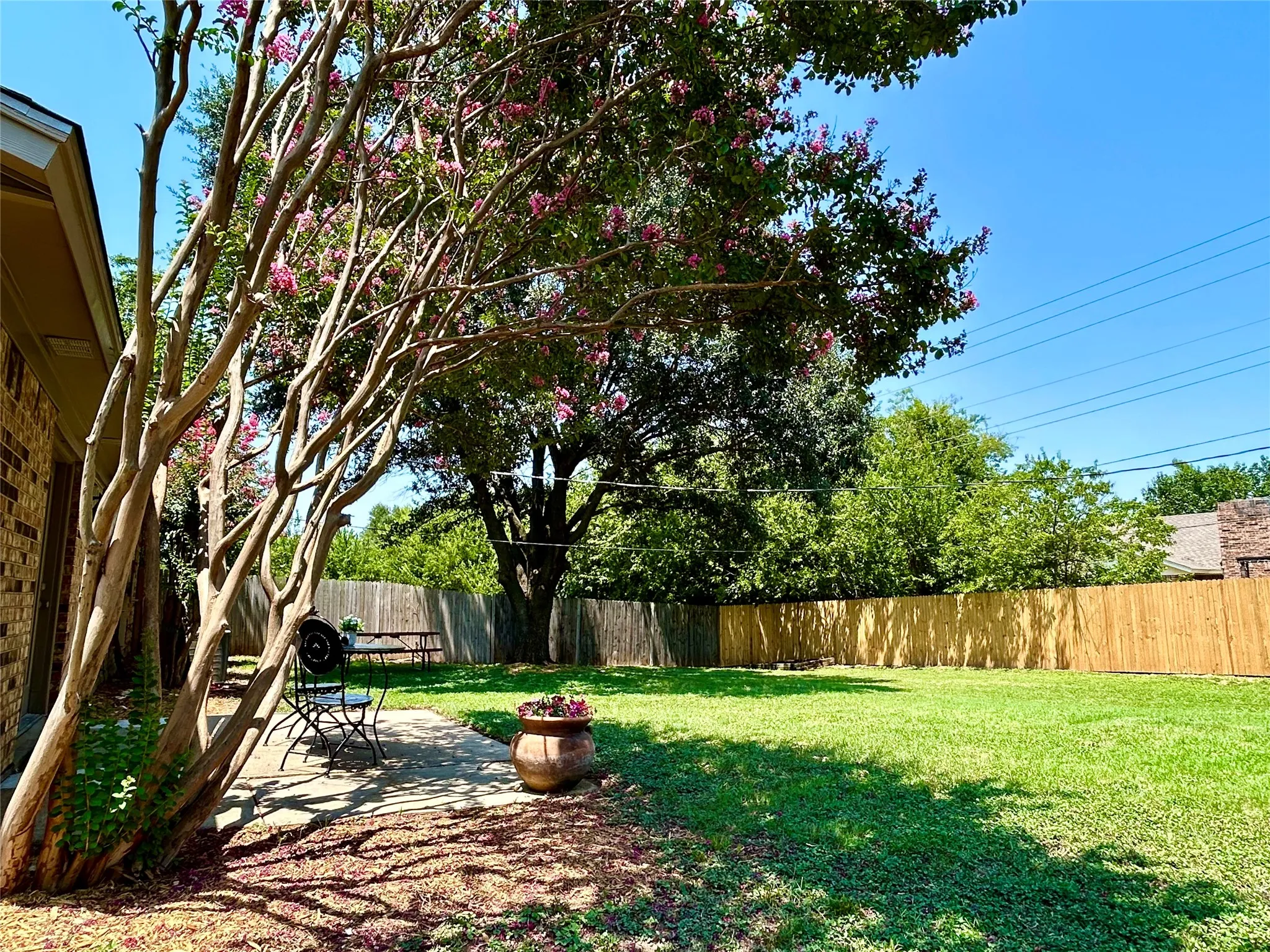 Single Family Residence For Sale in Tarrant County , 6933 Wicks Trail, Fort Worth, Texas 76133, 4 Bedroom, 2 Bathroom, 2 Garage spaces, 1,714 Sqft, built in 1982, mls#21347963, Real Estate Agent in Fort Worth, Homes For Sale in Tarrant county, Homes For Sale in Fort Worth, Realtor in Fort Worth Texas, Real Estate Brokerage Independent Realty Texas, Luminita Cordes Realtor
