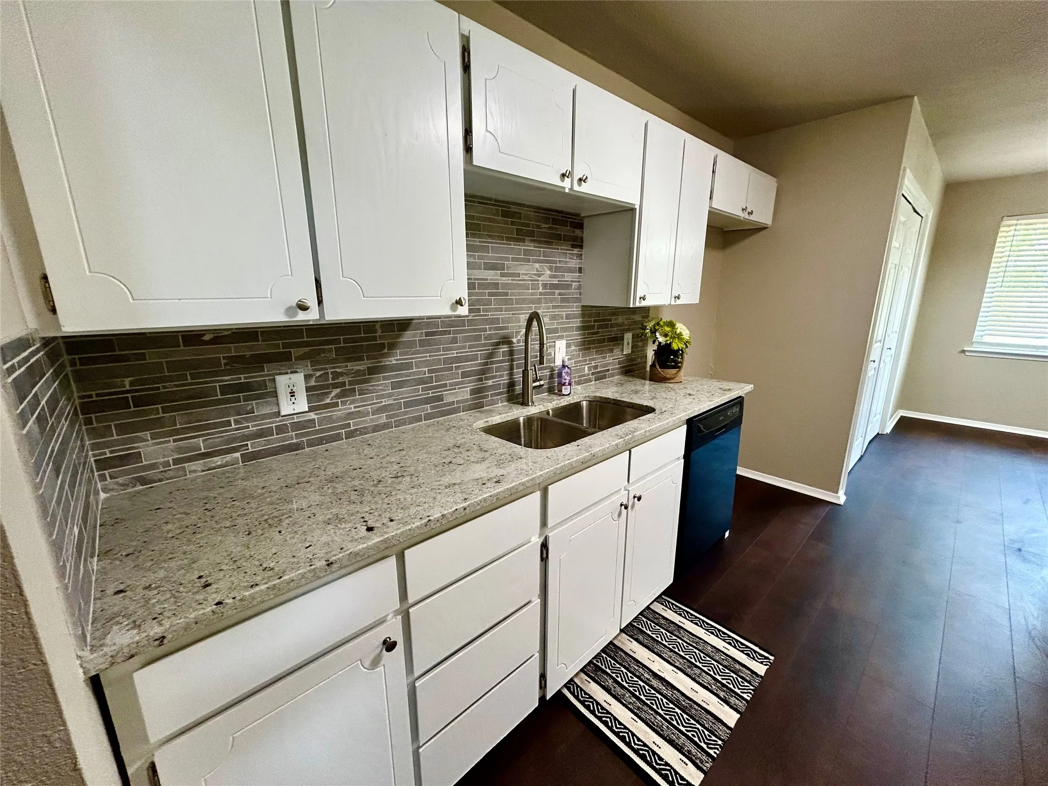 Single Family Residence For Sale in Tarrant County , 6933 Wicks Trail, Fort Worth, Texas 76133, 4 Bedroom, 2 Bathroom, 2 Garage spaces, 1,714 Sqft, built in 1982, mls#21347963, Real Estate Agent in Fort Worth, Homes For Sale in Tarrant county, Homes For Sale in Fort Worth, Realtor in Fort Worth Texas, Real Estate Brokerage Independent Realty Texas, Luminita Cordes Realtor