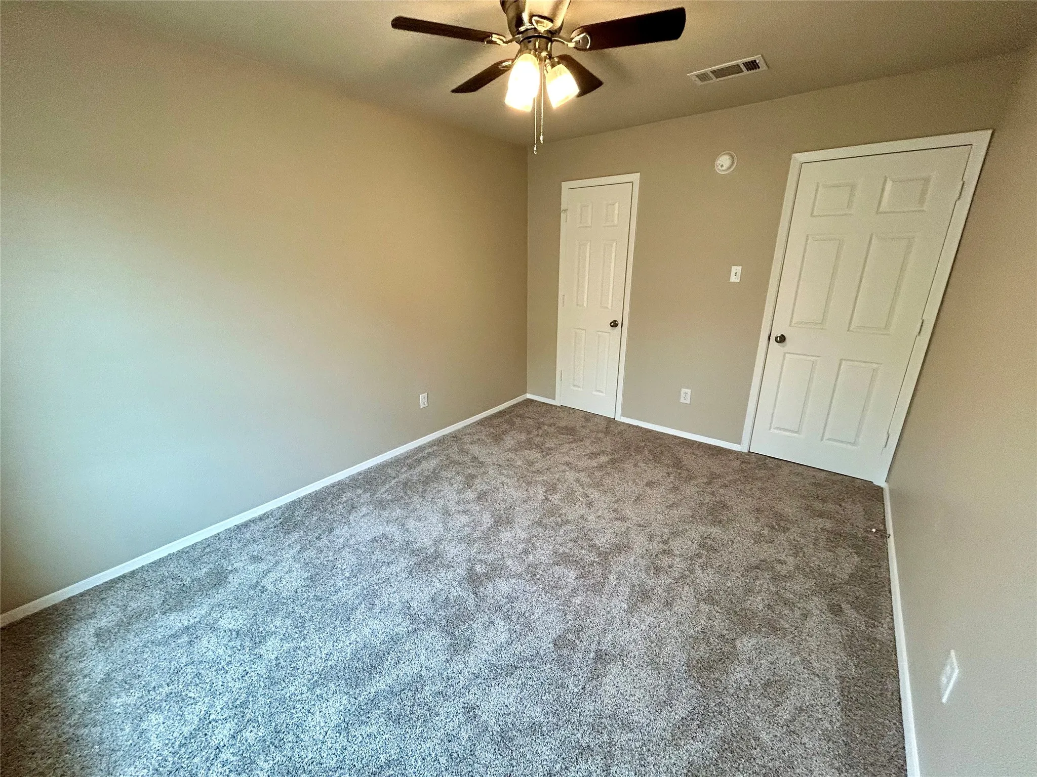 Single Family Residence For Sale in Tarrant County , 6933 Wicks Trail, Fort Worth, Texas 76133, 4 Bedroom, 2 Bathroom, 2 Garage spaces, 1,714 Sqft, built in 1982, mls#21347963, Real Estate Agent in Fort Worth, Homes For Sale in Tarrant county, Homes For Sale in Fort Worth, Realtor in Fort Worth Texas, Real Estate Brokerage Independent Realty Texas, Luminita Cordes Realtor
