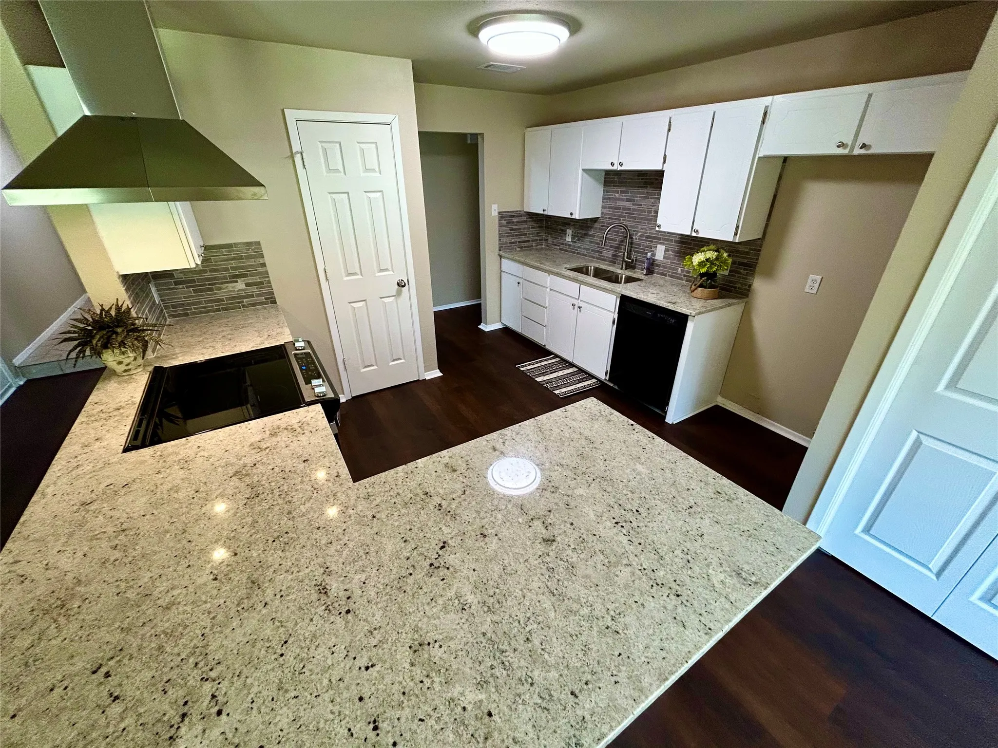 Single Family Residence For Sale in Tarrant County , 6933 Wicks Trail, Fort Worth, Texas 76133, 4 Bedroom, 2 Bathroom, 2 Garage spaces, 1,714 Sqft, built in 1982, mls#21347963, Real Estate Agent in Fort Worth, Homes For Sale in Tarrant county, Homes For Sale in Fort Worth, Realtor in Fort Worth Texas, Real Estate Brokerage Independent Realty Texas, Luminita Cordes Realtor