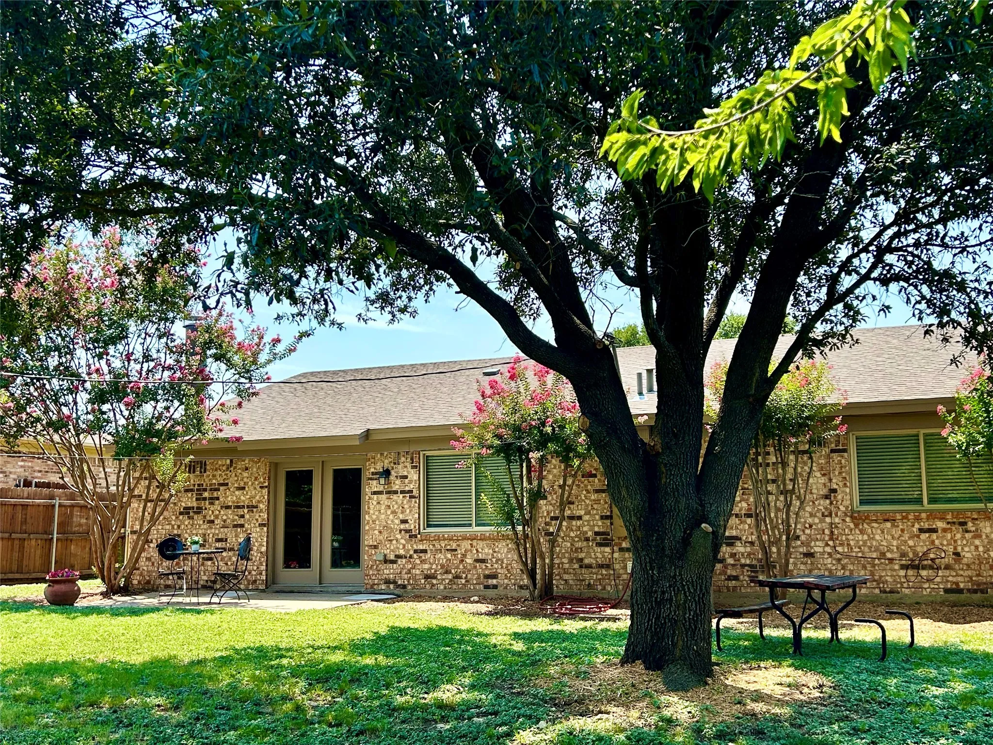 Single Family Residence For Sale in Tarrant County , 6933 Wicks Trail, Fort Worth, Texas 76133, 4 Bedroom, 2 Bathroom, 2 Garage spaces, 1,714 Sqft, built in 1982, mls#21347963, Real Estate Agent in Fort Worth, Homes For Sale in Tarrant county, Homes For Sale in Fort Worth, Realtor in Fort Worth Texas, Real Estate Brokerage Independent Realty Texas, Luminita Cordes Realtor