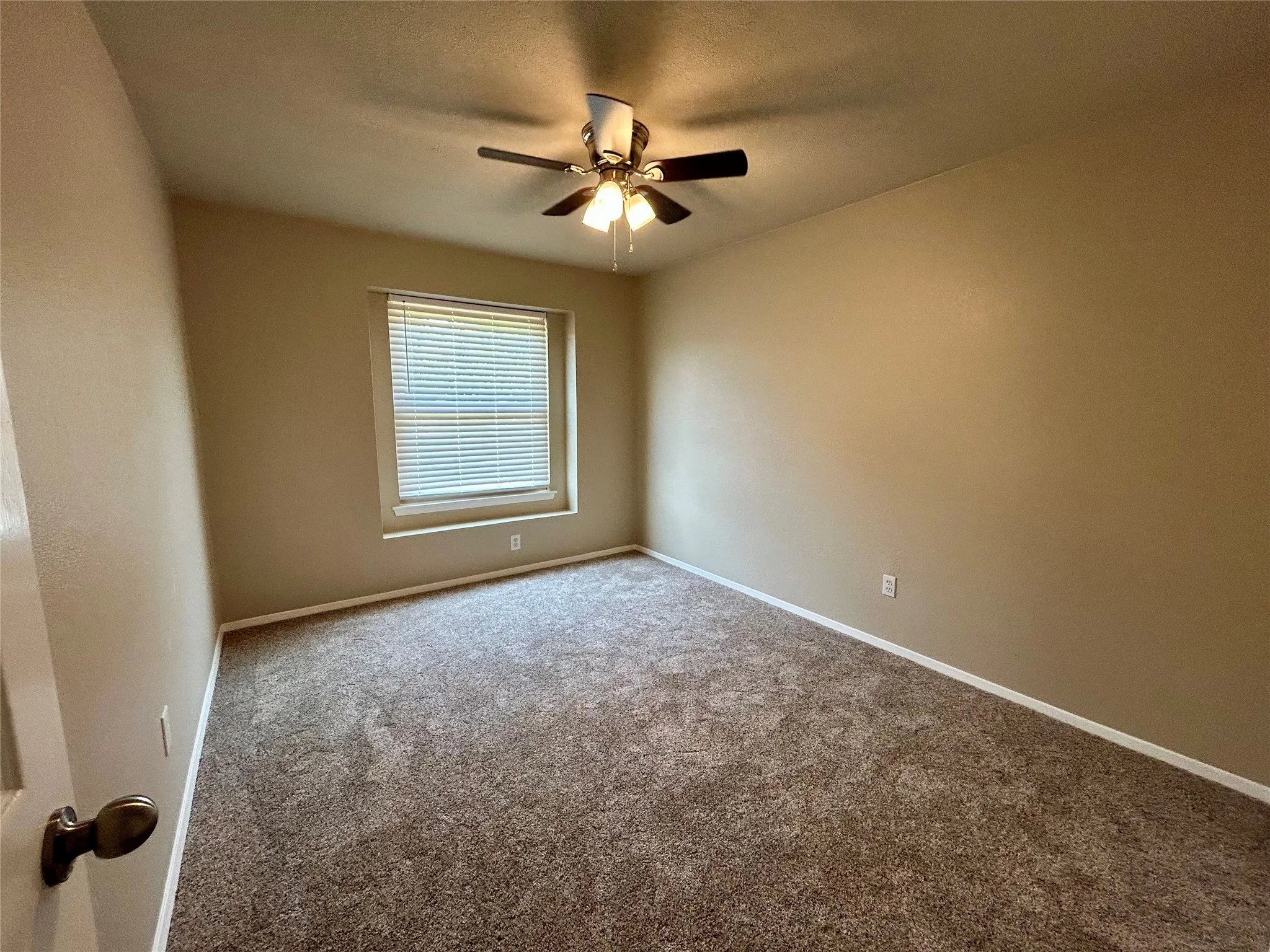 Single Family Residence For Sale in Tarrant County , 6933 Wicks Trail, Fort Worth, Texas 76133, 4 Bedroom, 2 Bathroom, 2 Garage spaces, 1,714 Sqft, built in 1982, mls#21347963, Real Estate Agent in Fort Worth, Homes For Sale in Tarrant county, Homes For Sale in Fort Worth, Realtor in Fort Worth Texas, Real Estate Brokerage Independent Realty Texas, Luminita Cordes Realtor