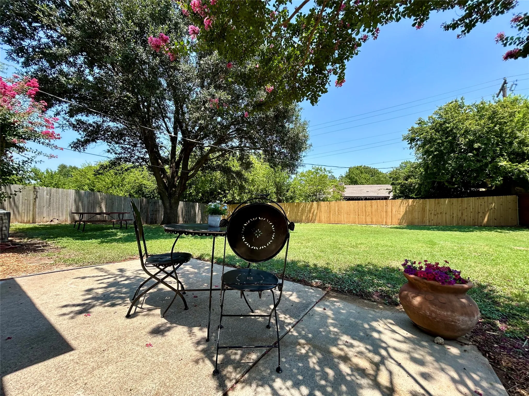 Single Family Residence For Sale in Tarrant County , 6933 Wicks Trail, Fort Worth, Texas 76133, 4 Bedroom, 2 Bathroom, 2 Garage spaces, 1,714 Sqft, built in 1982, mls#21347963, Real Estate Agent in Fort Worth, Homes For Sale in Tarrant county, Homes For Sale in Fort Worth, Realtor in Fort Worth Texas, Real Estate Brokerage Independent Realty Texas, Luminita Cordes Realtor