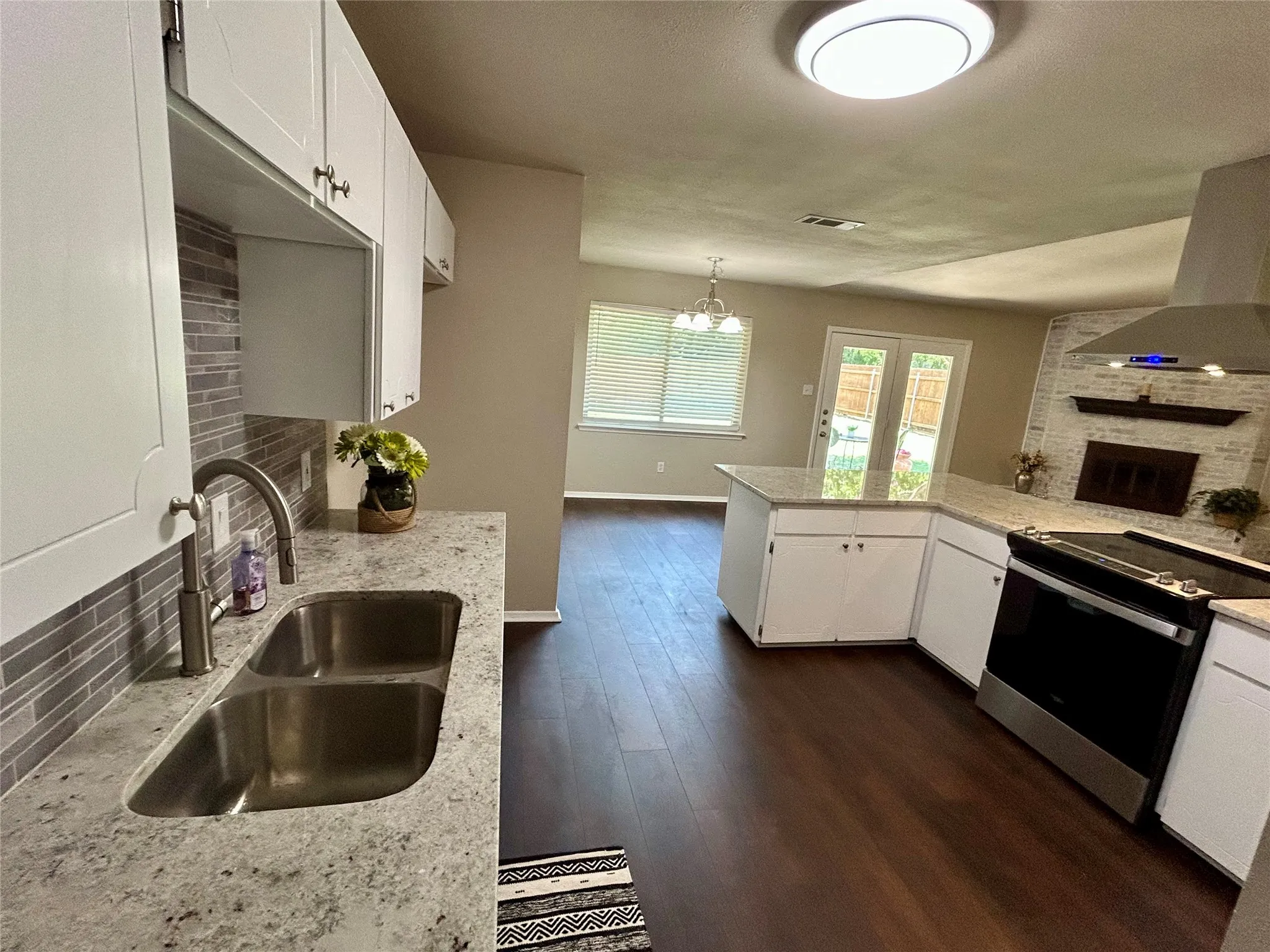 Single Family Residence For Sale in Tarrant County , 6933 Wicks Trail, Fort Worth, Texas 76133, 4 Bedroom, 2 Bathroom, 2 Garage spaces, 1,714 Sqft, built in 1982, mls#21347963, Real Estate Agent in Fort Worth, Homes For Sale in Tarrant county, Homes For Sale in Fort Worth, Realtor in Fort Worth Texas, Real Estate Brokerage Independent Realty Texas, Luminita Cordes Realtor