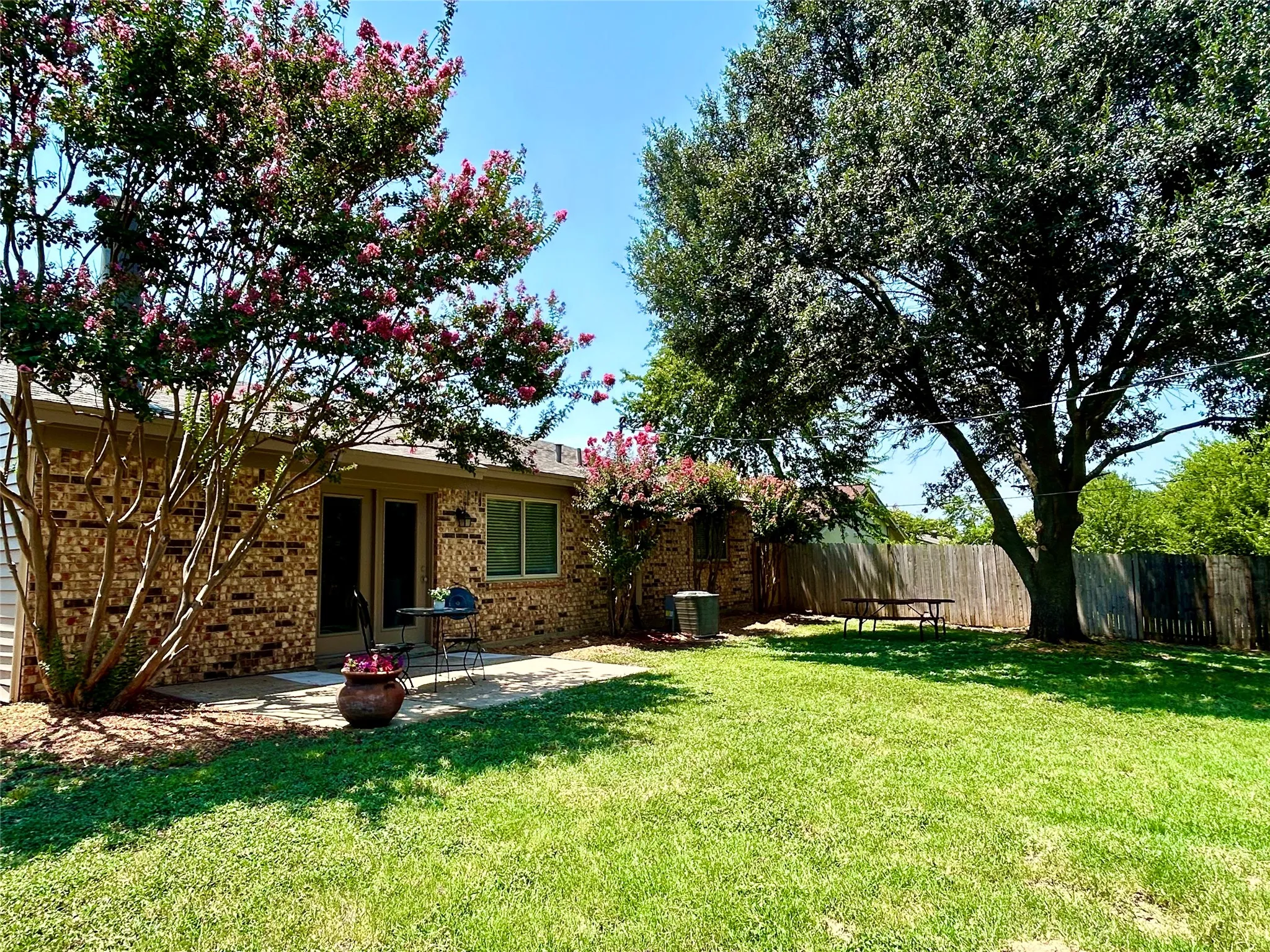 Single Family Residence For Sale in Tarrant County , 6933 Wicks Trail, Fort Worth, Texas 76133, 4 Bedroom, 2 Bathroom, 2 Garage spaces, 1,714 Sqft, built in 1982, mls#21347963, Real Estate Agent in Fort Worth, Homes For Sale in Tarrant county, Homes For Sale in Fort Worth, Realtor in Fort Worth Texas, Real Estate Brokerage Independent Realty Texas, Luminita Cordes Realtor