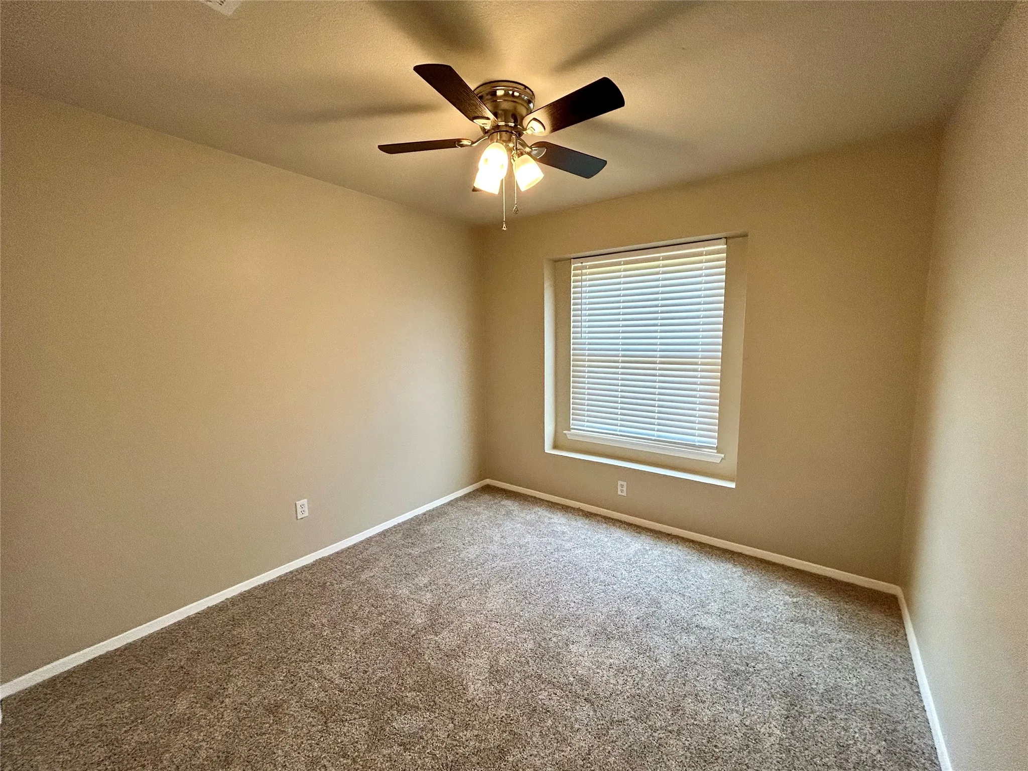 Single Family Residence For Sale in Tarrant County , 6933 Wicks Trail, Fort Worth, Texas 76133, 4 Bedroom, 2 Bathroom, 2 Garage spaces, 1,714 Sqft, built in 1982, mls#21347963, Real Estate Agent in Fort Worth, Homes For Sale in Tarrant county, Homes For Sale in Fort Worth, Realtor in Fort Worth Texas, Real Estate Brokerage Independent Realty Texas, Luminita Cordes Realtor