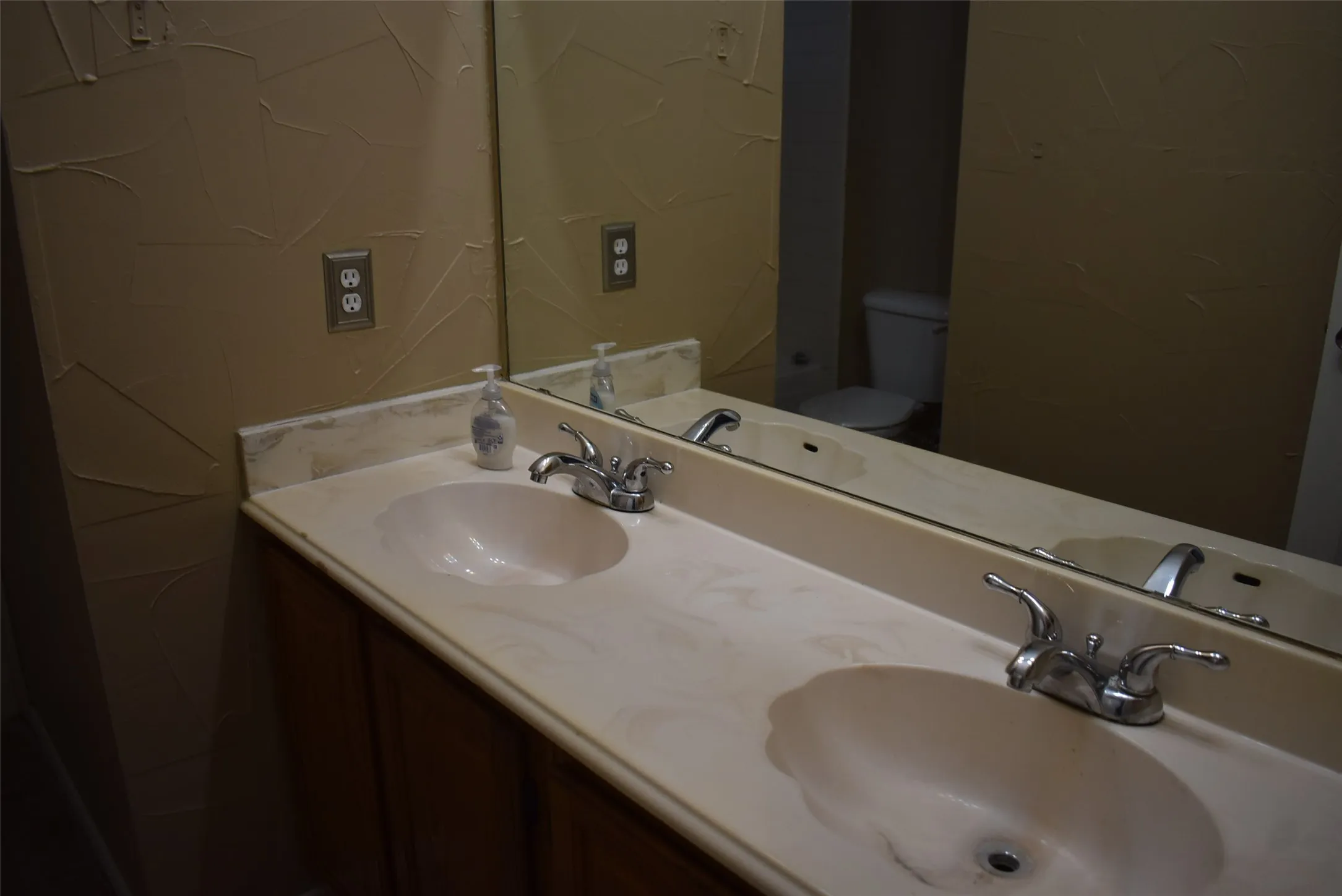 Single Family Residence For Rent in Collin County , 4207 Sarasota Lane, Mc Kinney, Texas 75070, 4 Bedroom, 2 Bathroom, 2 Garage spaces, 2,297 Sqft, built in 1991, mls#21348163, Real Estate Agent in Mc Kinney, Homes For Rent in Collin county, Homes For Rent in Mc Kinney, Realtor in Mc Kinney Texas, Real Estate Brokerage Independent Realty Texas, Luminita Cordes Realtor