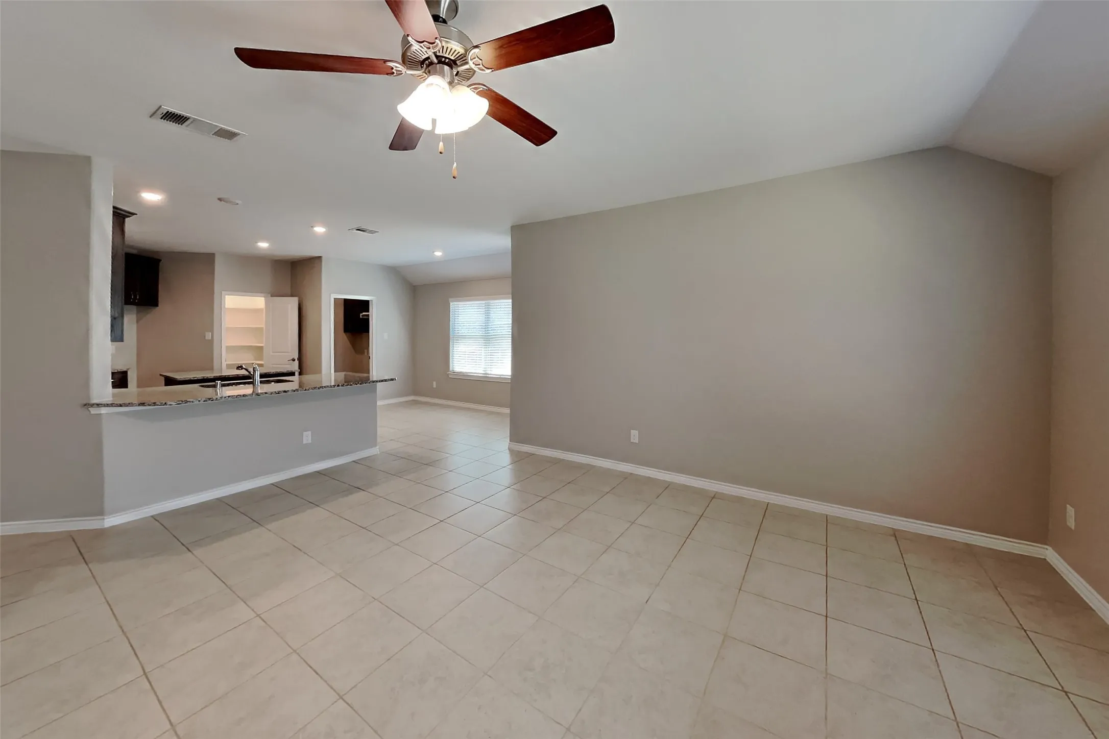 Single Family Residence For Rent in Collin County , 605 Stars Drive, Anna, Texas 75409, 3 Bedroom, 2 Bathroom, 2 Garage spaces, 1,784 Sqft, built in 2019, mls#21348210, Real Estate Agent in Anna, Homes For Rent in Collin county, Homes For Rent in Anna, Realtor in Anna Texas, Real Estate Brokerage Independent Realty Texas, Luminita Cordes Realtor