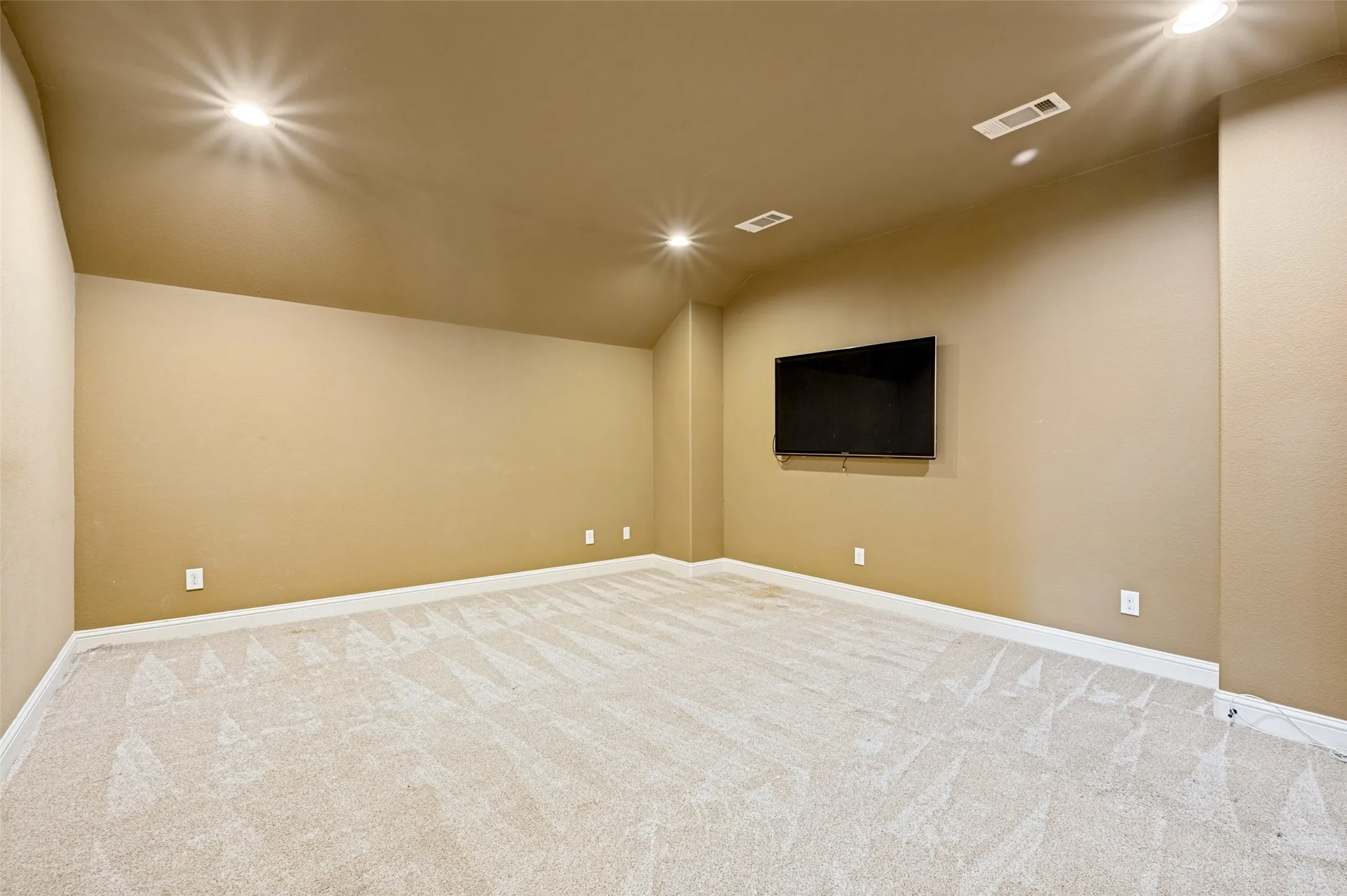 Single Family Residence For Sale in Denton County , 2264 Hidalgo Lane, Frisco, Texas 75034, 5 Bedroom, 4 Bathroom, 3 Garage spaces, 4,245 Sqft, built in 2015, mls#21348186, Real Estate Agent in Frisco, Homes For Sale in Denton county, Homes For Sale in Frisco, Realtor in Frisco Texas, Real Estate Brokerage Independent Realty Texas, Luminita Cordes Realtor