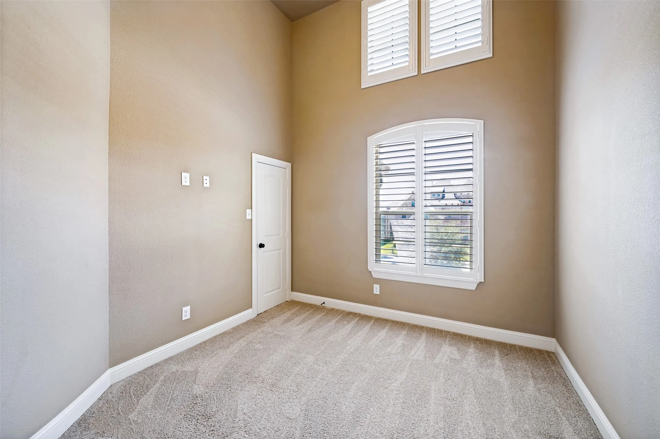 Room featuring neutral-toned walls and plush carpeting