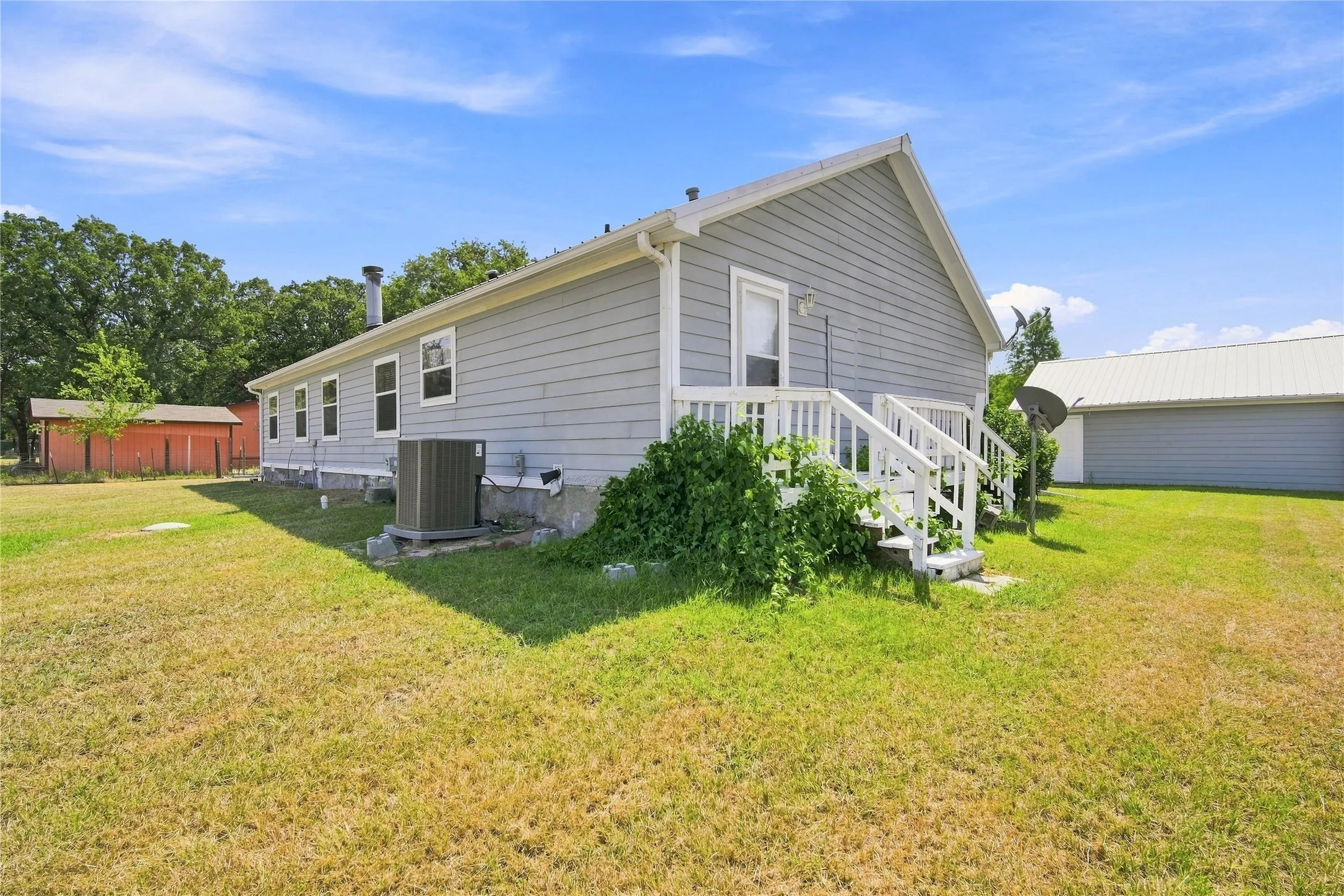 Manufactured Home For Sale in Kaufman County , 5177 Timarron Drive, Scurry, Texas 75158, 3 Bedroom, 2 Bathroom, 2 Garage spaces, 1,984 Sqft, built in 2002, mls#21348216, Real Estate Agent in Scurry, Homes For Sale in Kaufman county, Homes For Sale in Scurry, Realtor in Scurry Texas, Real Estate Brokerage Independent Realty Texas, Luminita Cordes Realtor