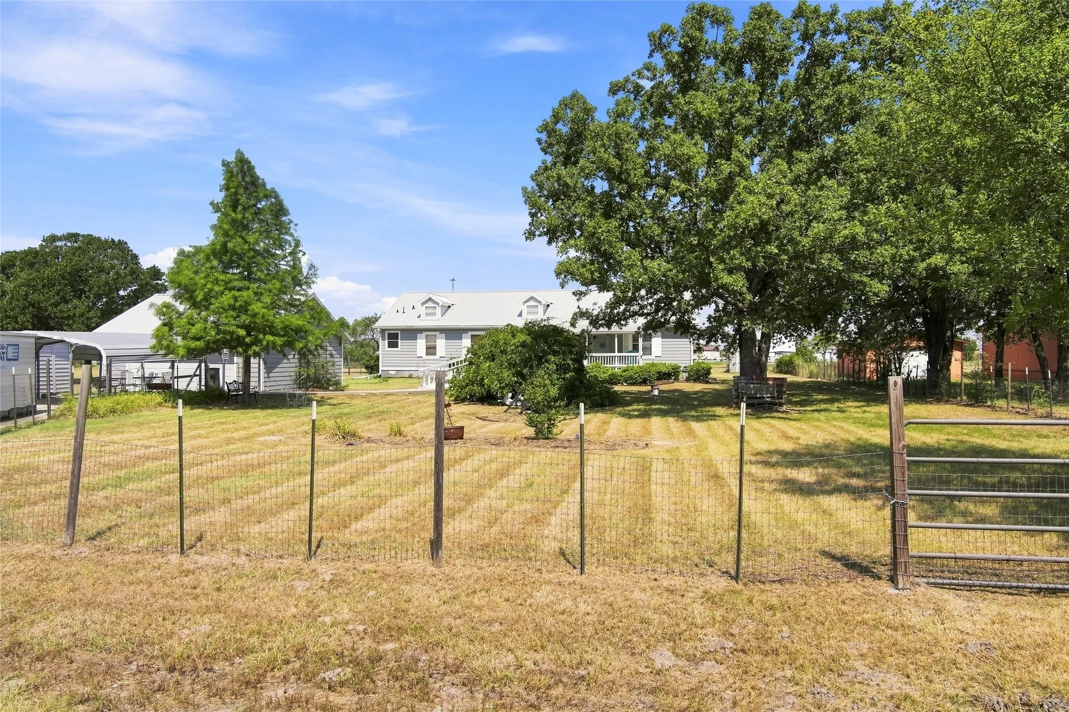 Manufactured Home For Sale in Kaufman County , 5177 Timarron Drive, Scurry, Texas 75158, 3 Bedroom, 2 Bathroom, 2 Garage spaces, 1,984 Sqft, built in 2002, mls#21348216, Real Estate Agent in Scurry, Homes For Sale in Kaufman county, Homes For Sale in Scurry, Realtor in Scurry Texas, Real Estate Brokerage Independent Realty Texas, Luminita Cordes Realtor