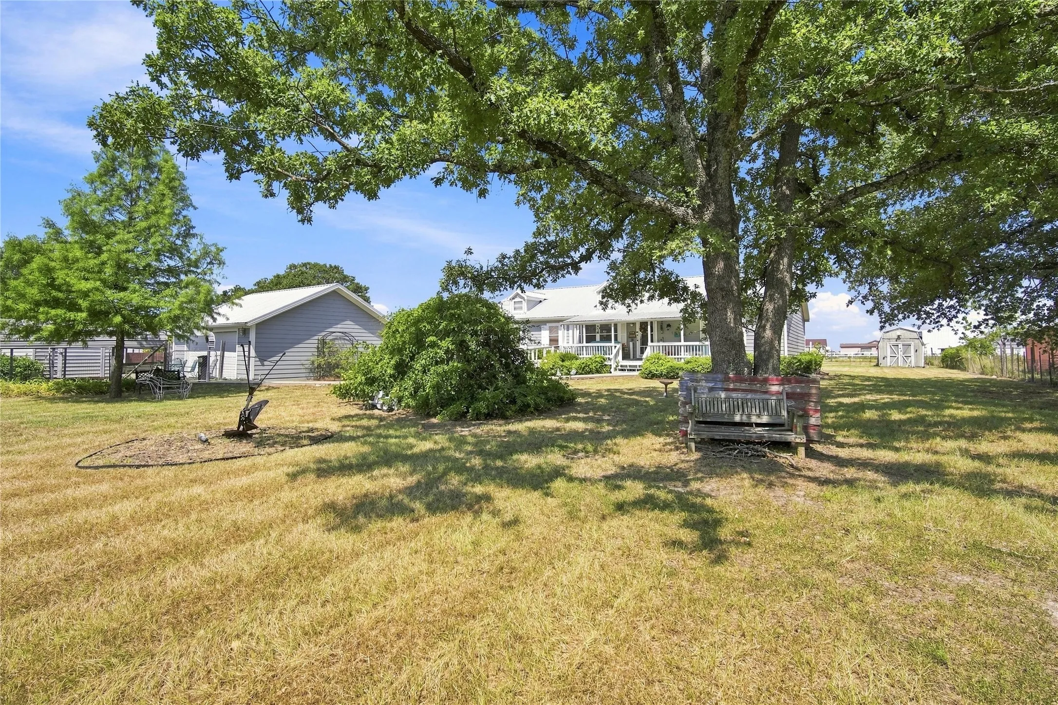 Manufactured Home For Sale in Kaufman County , 5177 Timarron Drive, Scurry, Texas 75158, 3 Bedroom, 2 Bathroom, 2 Garage spaces, 1,984 Sqft, built in 2002, mls#21348216, Real Estate Agent in Scurry, Homes For Sale in Kaufman county, Homes For Sale in Scurry, Realtor in Scurry Texas, Real Estate Brokerage Independent Realty Texas, Luminita Cordes Realtor