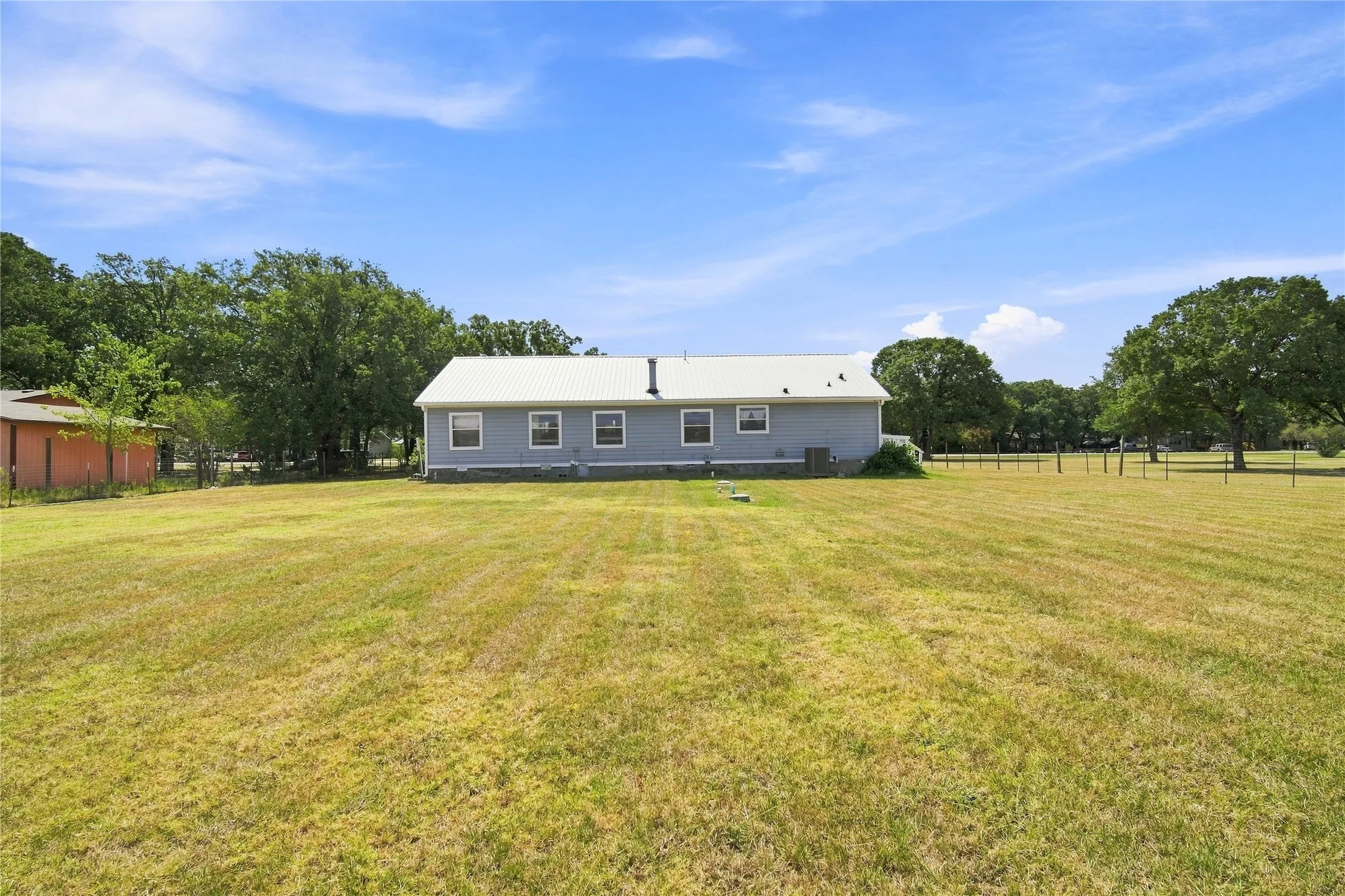 Manufactured Home For Sale in Kaufman County , 5177 Timarron Drive, Scurry, Texas 75158, 3 Bedroom, 2 Bathroom, 2 Garage spaces, 1,984 Sqft, built in 2002, mls#21348216, Real Estate Agent in Scurry, Homes For Sale in Kaufman county, Homes For Sale in Scurry, Realtor in Scurry Texas, Real Estate Brokerage Independent Realty Texas, Luminita Cordes Realtor