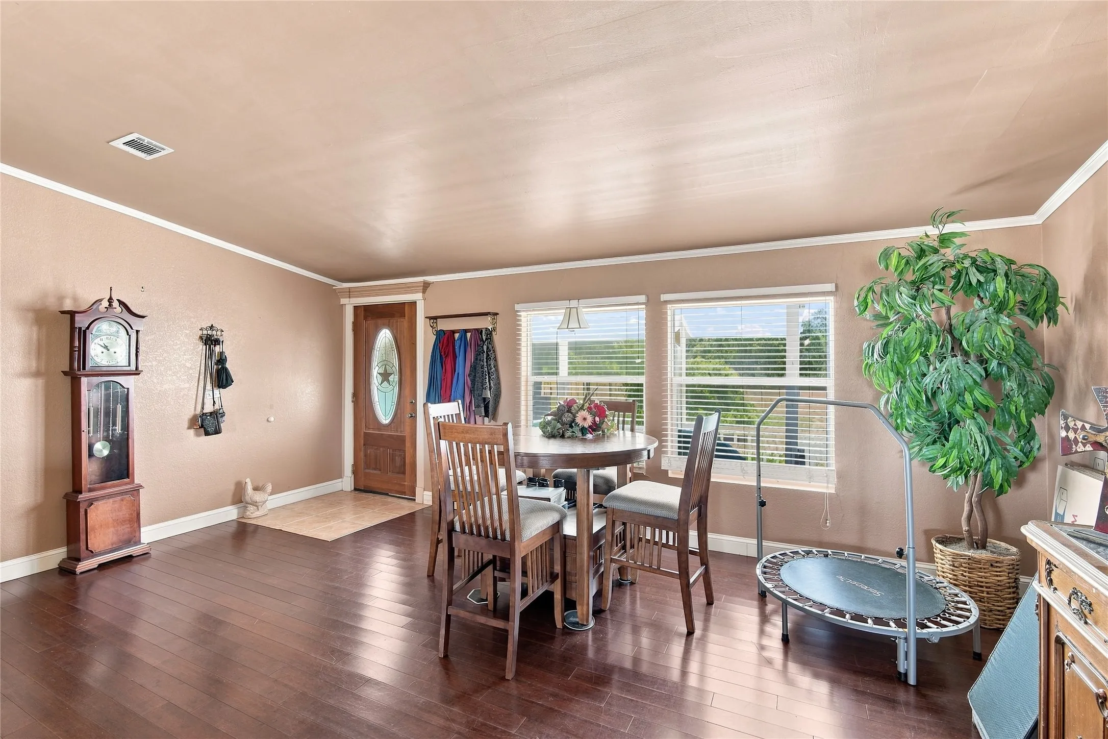 Manufactured Home For Sale in Kaufman County , 5177 Timarron Drive, Scurry, Texas 75158, 3 Bedroom, 2 Bathroom, 2 Garage spaces, 1,984 Sqft, built in 2002, mls#21348216, Real Estate Agent in Scurry, Homes For Sale in Kaufman county, Homes For Sale in Scurry, Realtor in Scurry Texas, Real Estate Brokerage Independent Realty Texas, Luminita Cordes Realtor