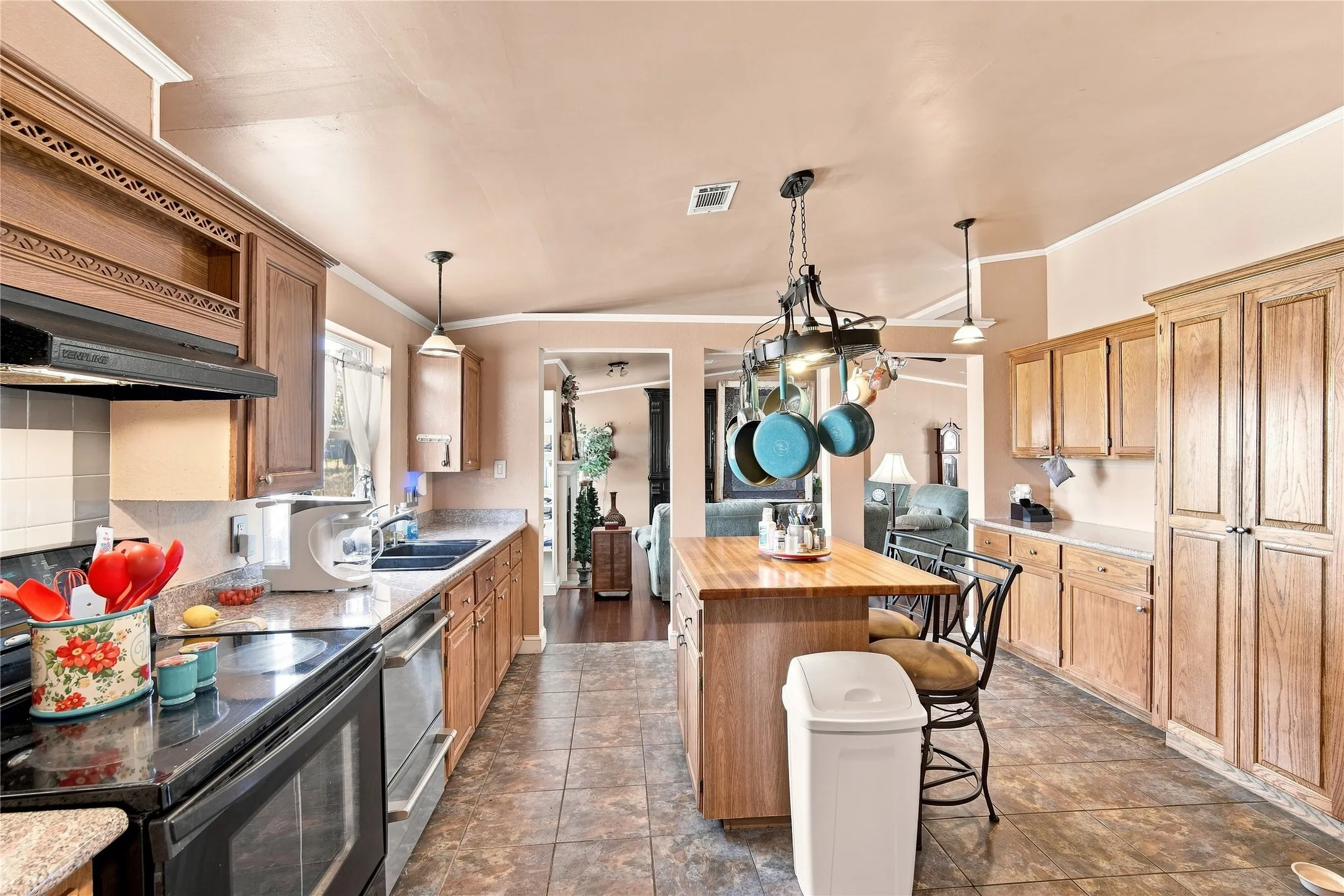 Manufactured Home For Sale in Kaufman County , 5177 Timarron Drive, Scurry, Texas 75158, 3 Bedroom, 2 Bathroom, 2 Garage spaces, 1,984 Sqft, built in 2002, mls#21348216, Real Estate Agent in Scurry, Homes For Sale in Kaufman county, Homes For Sale in Scurry, Realtor in Scurry Texas, Real Estate Brokerage Independent Realty Texas, Luminita Cordes Realtor